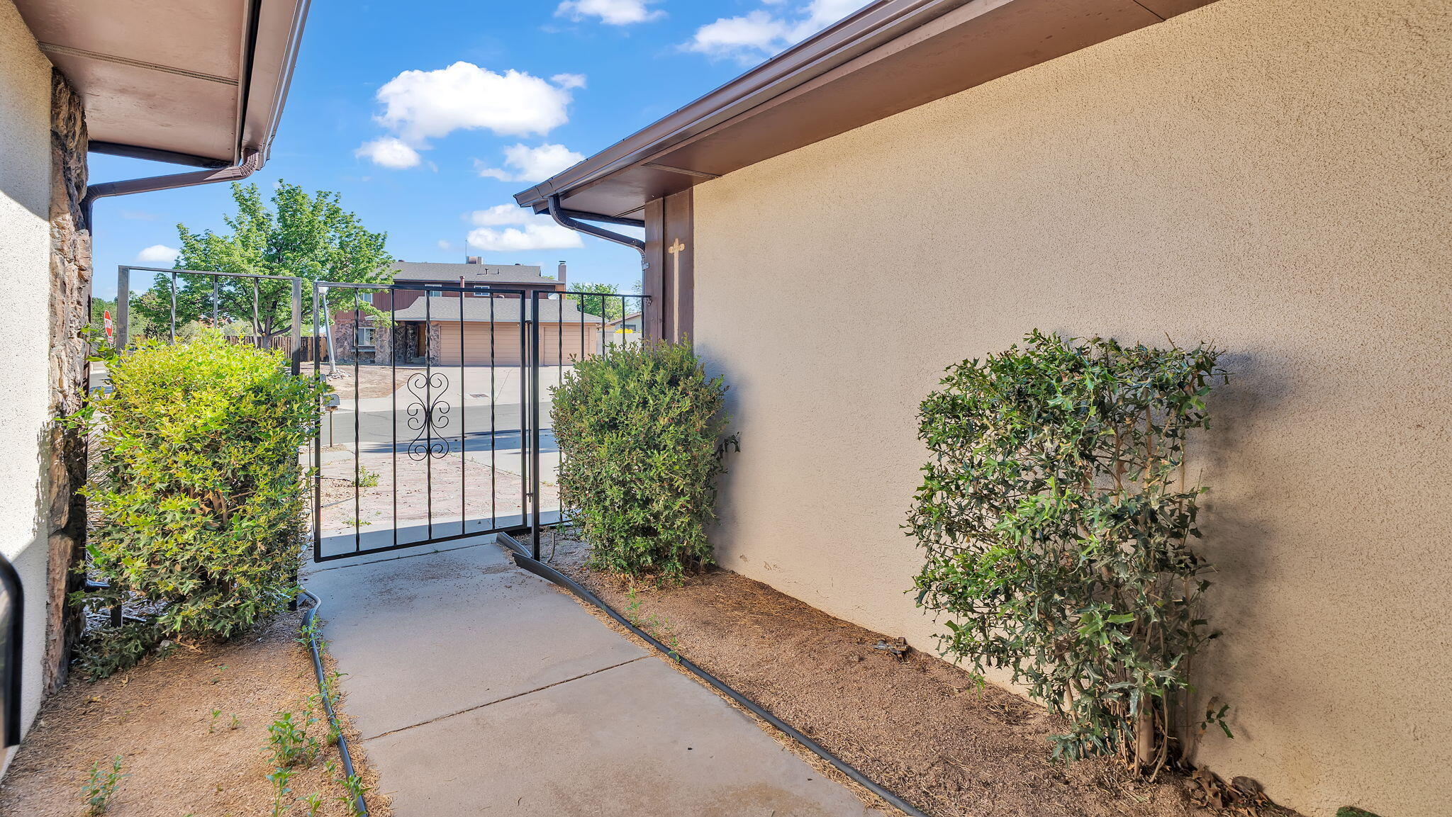 6600 AVENIDA LA COSTA NE