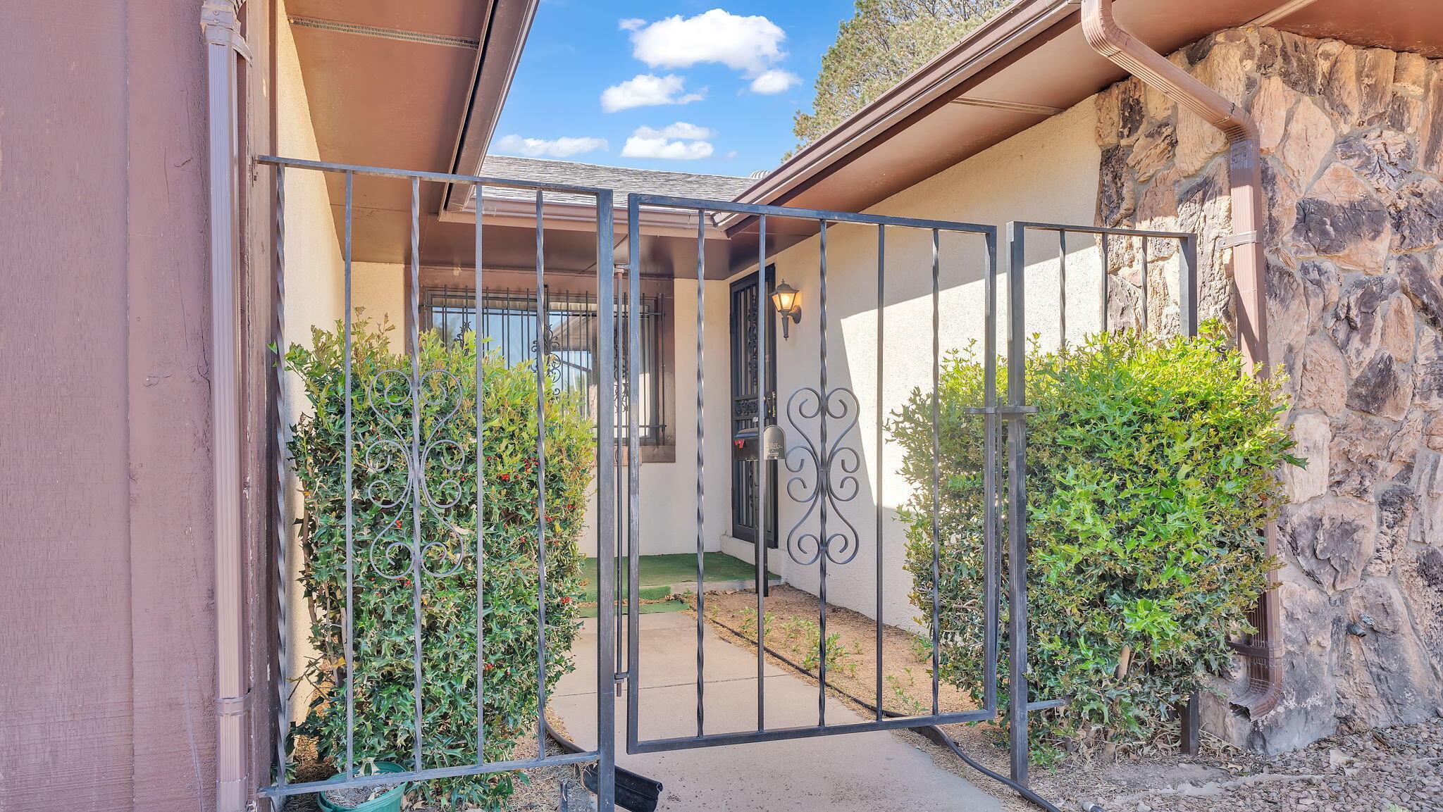 6600 AVENIDA LA COSTA NE