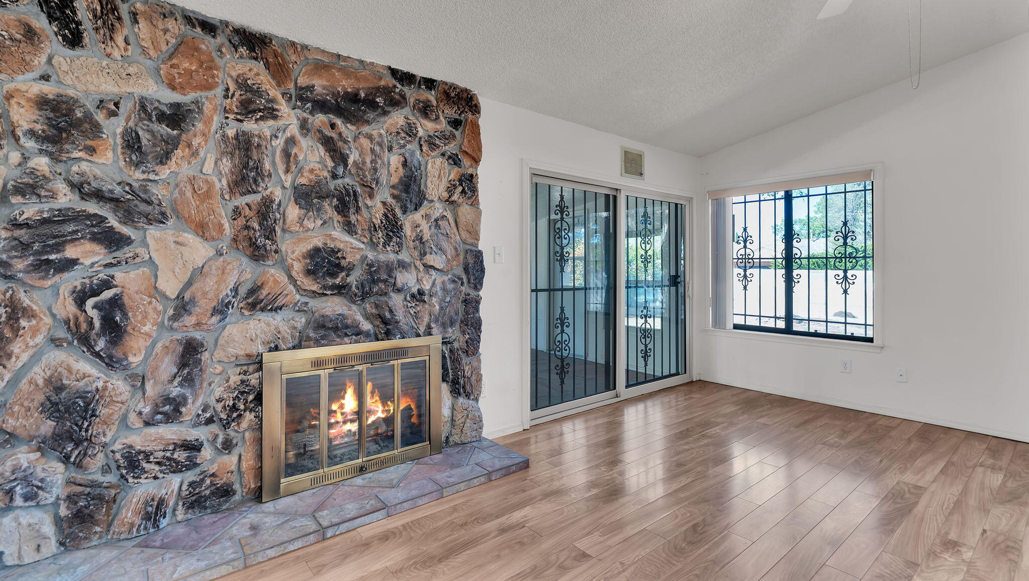 6600 AVENIDA LA COSTA NE