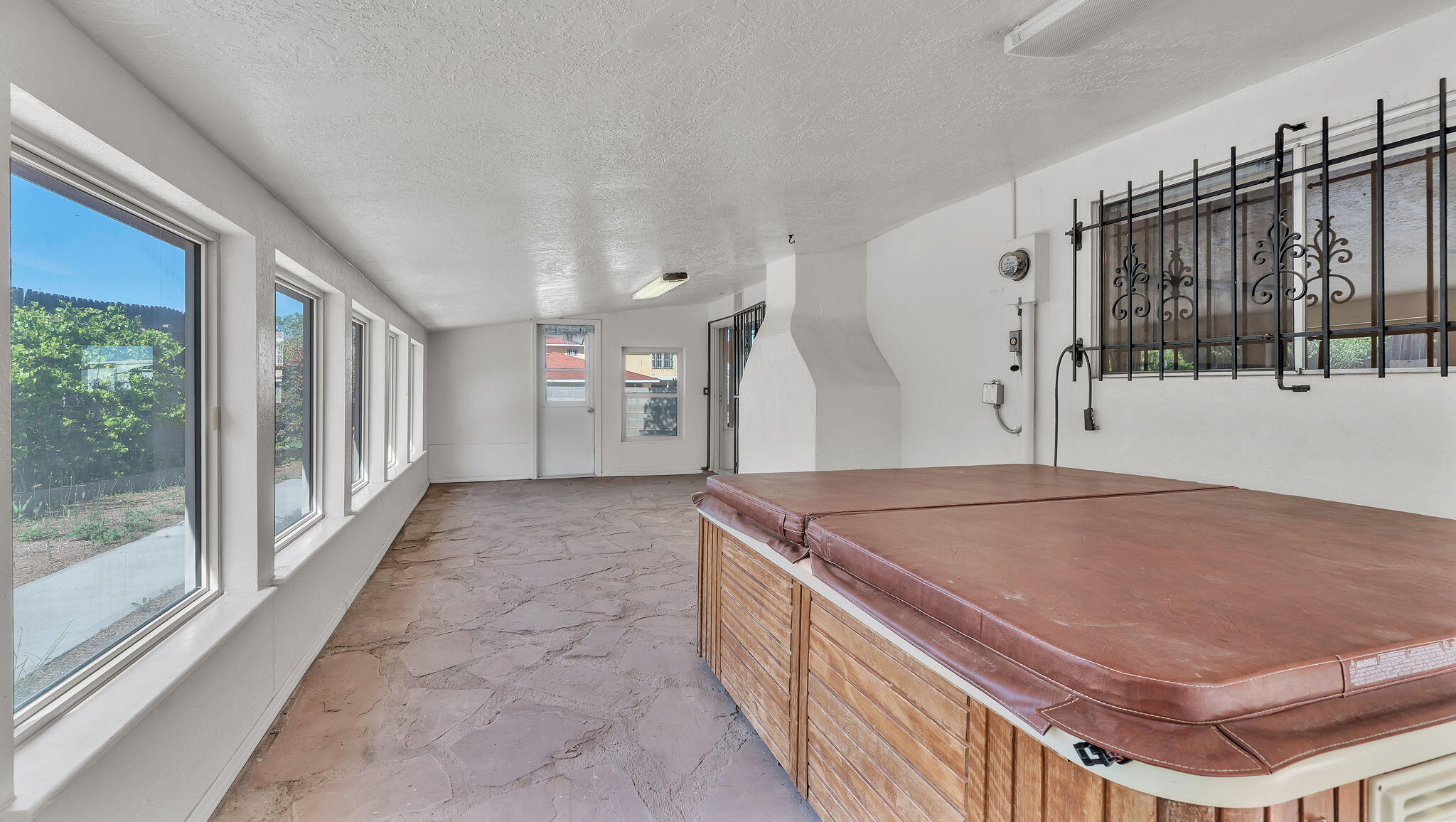 6600 AVENIDA LA COSTA NE