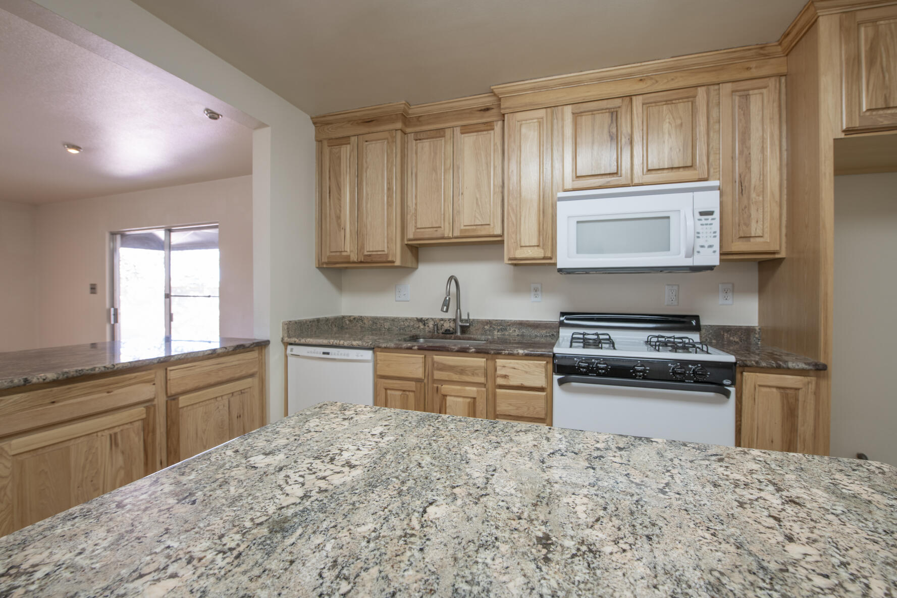 3027 GENERAL CHENNAULT Street NE