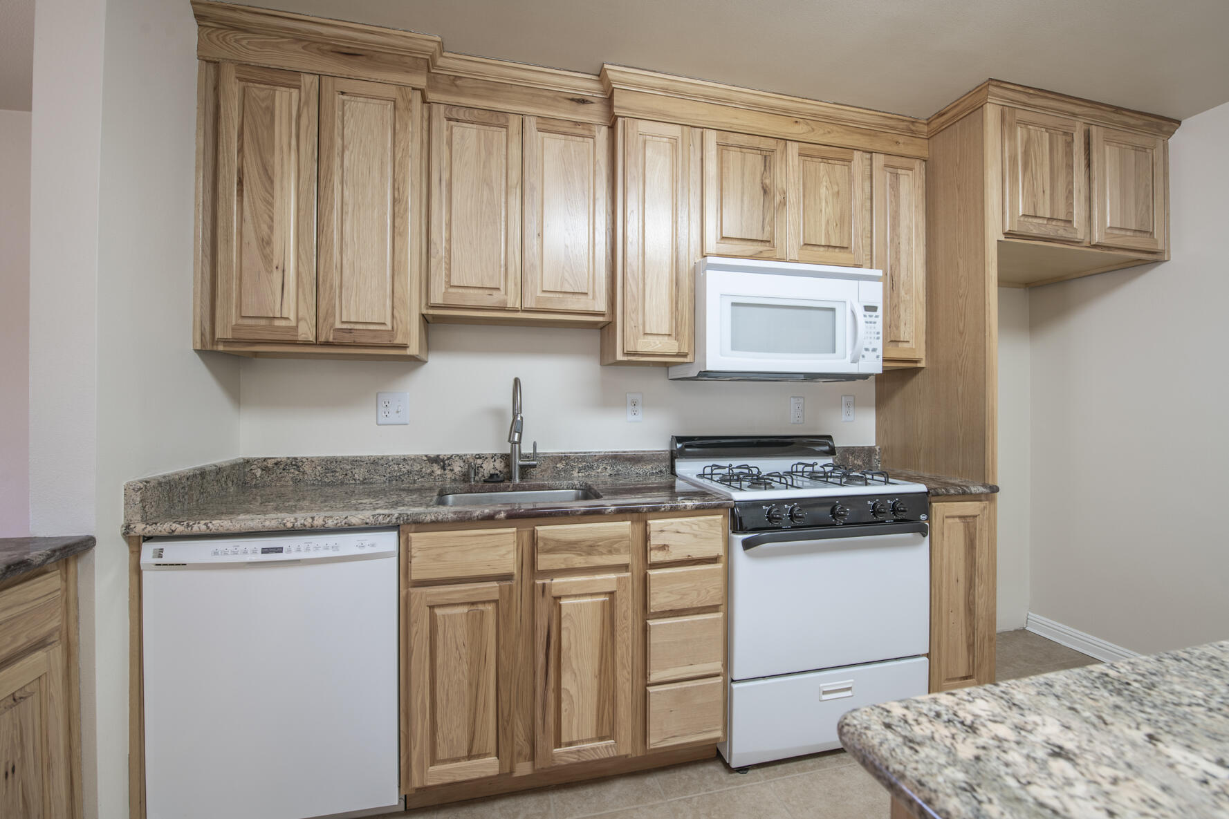 3027 GENERAL CHENNAULT Street NE