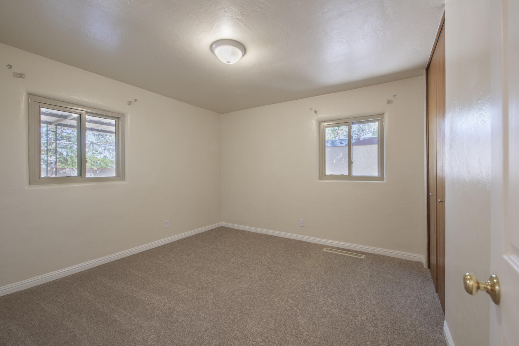 3027 GENERAL CHENNAULT Street NE