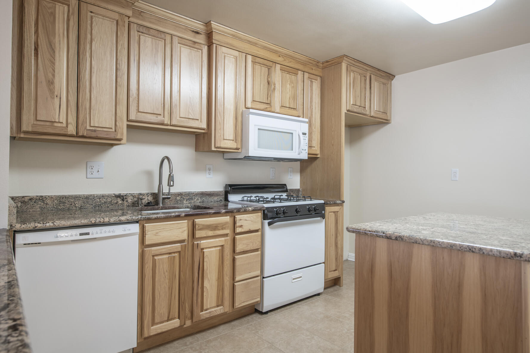 3027 GENERAL CHENNAULT Street NE