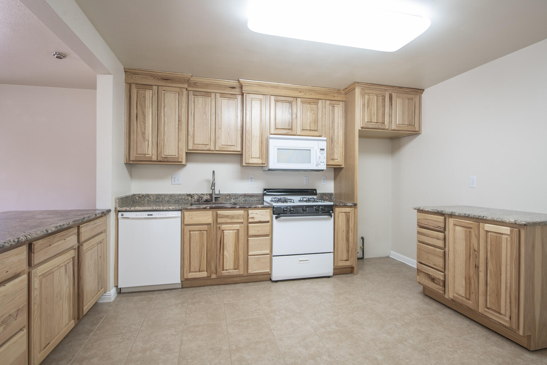 3027 GENERAL CHENNAULT Street NE
