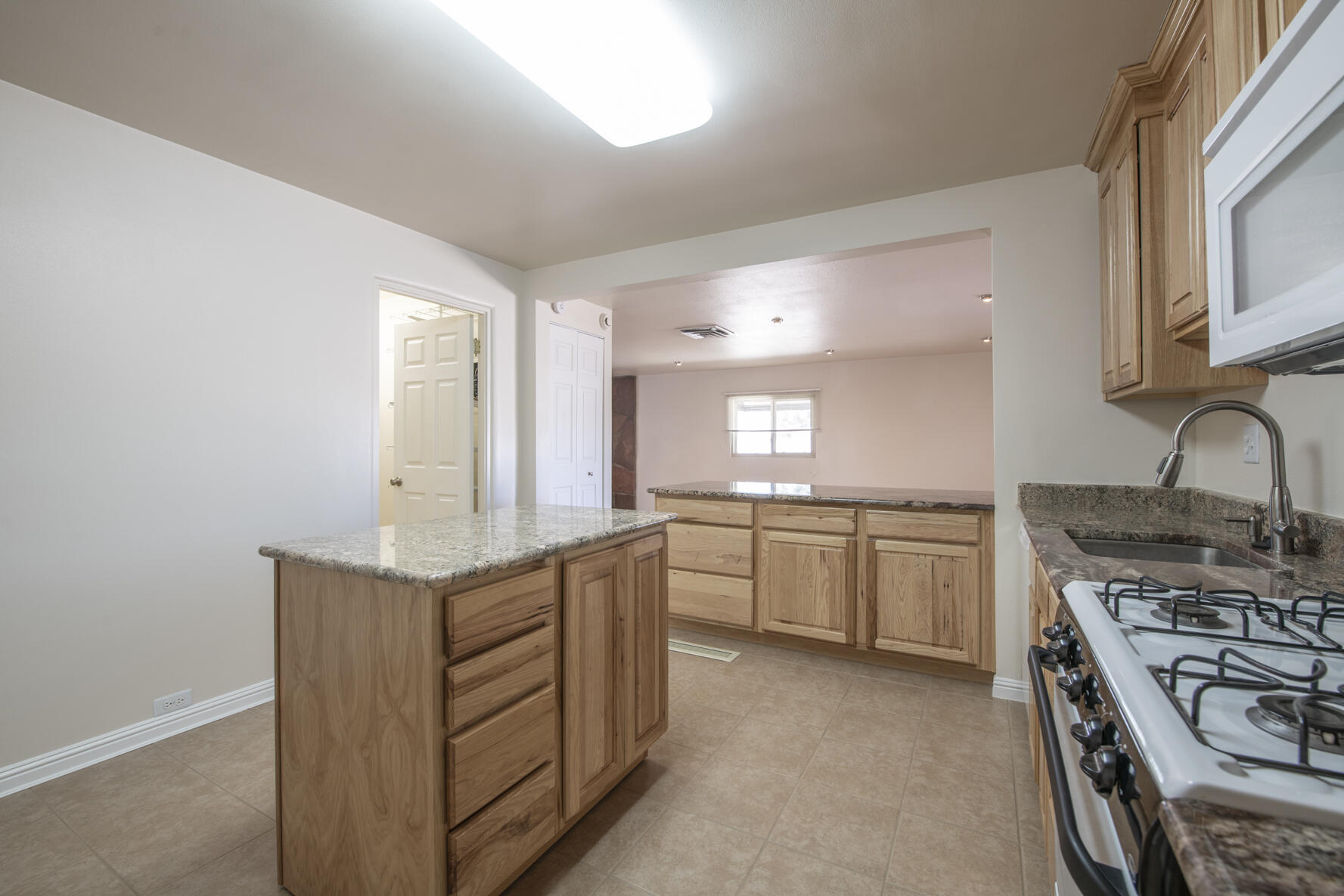 3027 GENERAL CHENNAULT Street NE