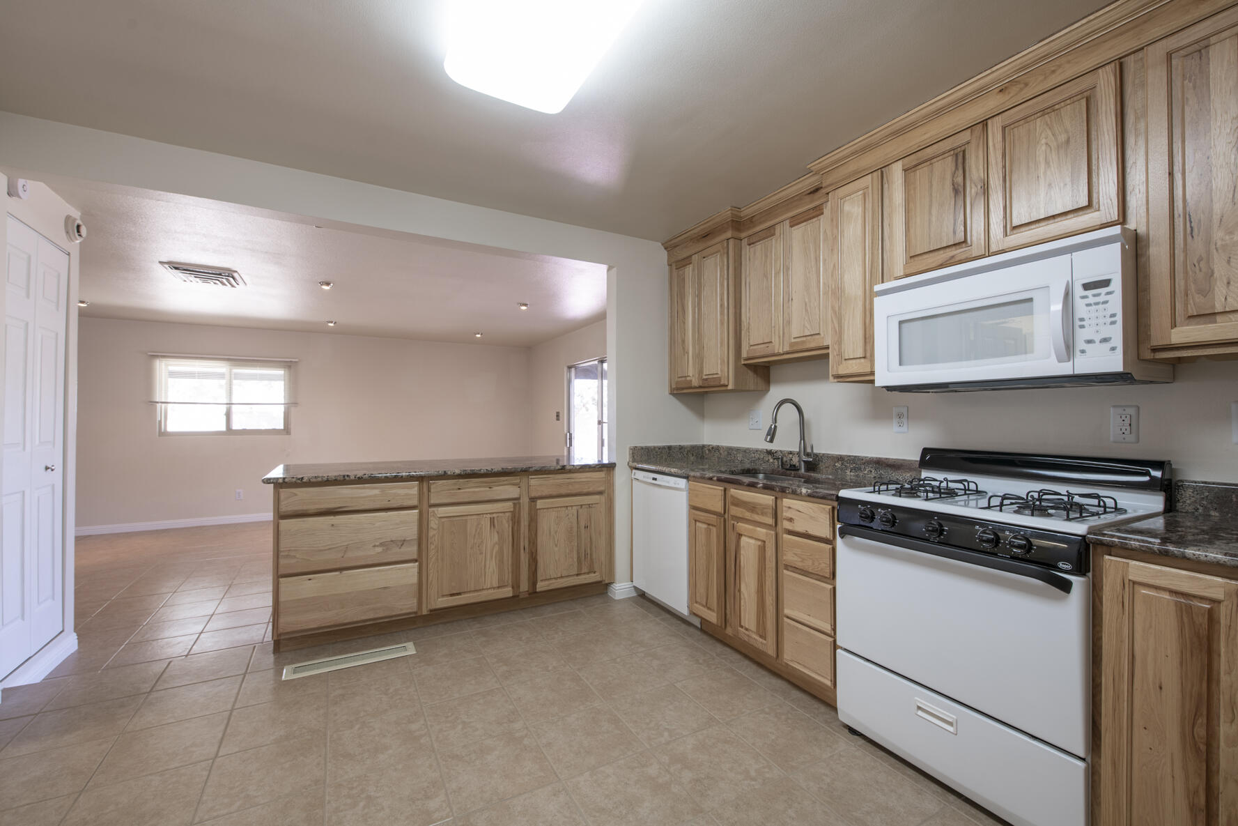 3027 GENERAL CHENNAULT Street NE