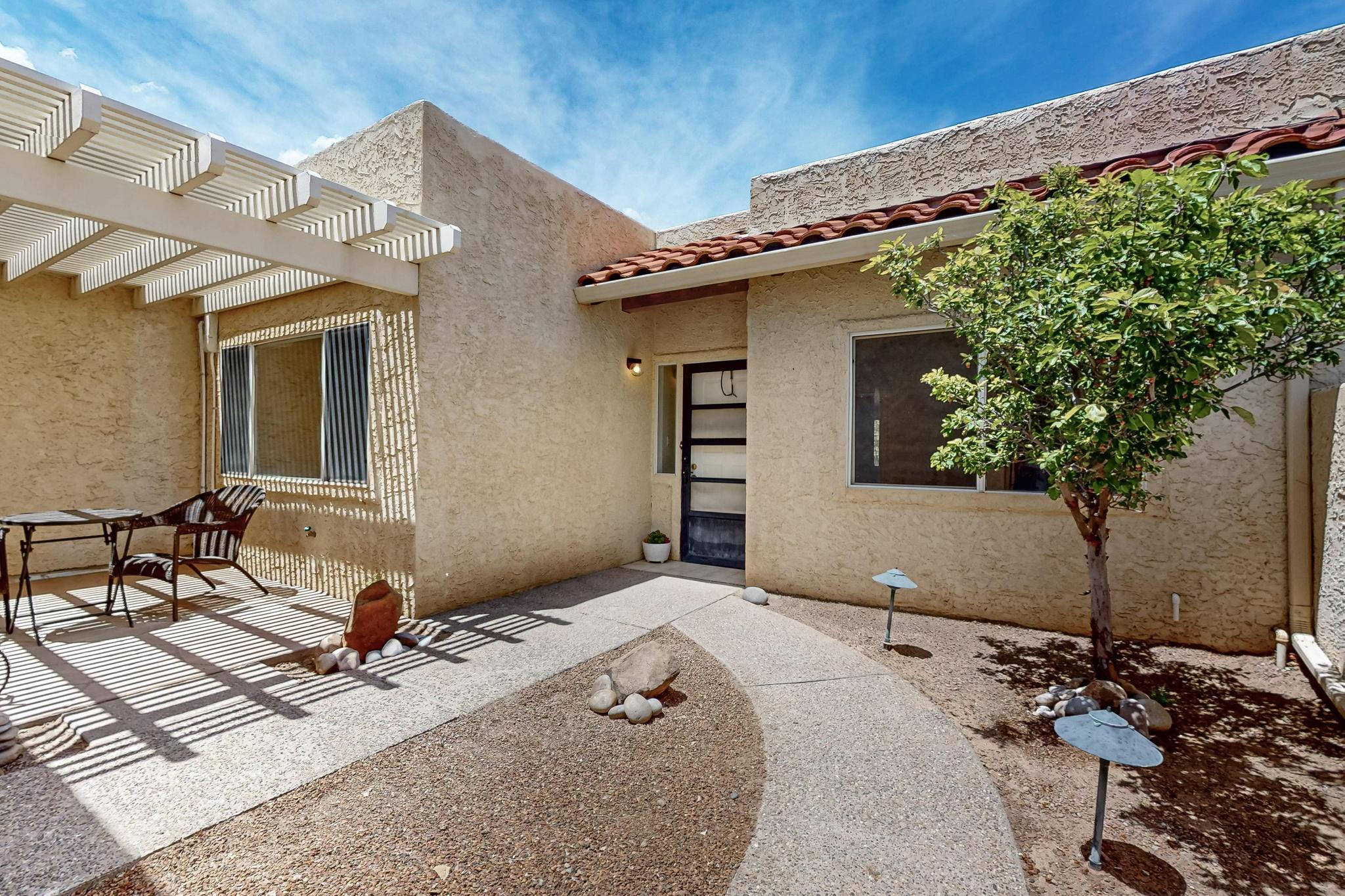 604 EASTLAKE Drive SE