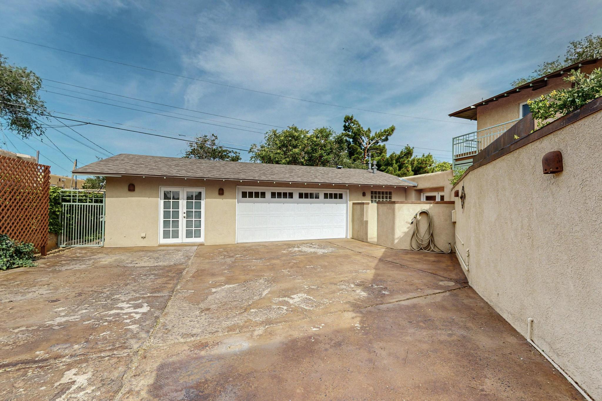 1017 PAMPAS Drive SE
