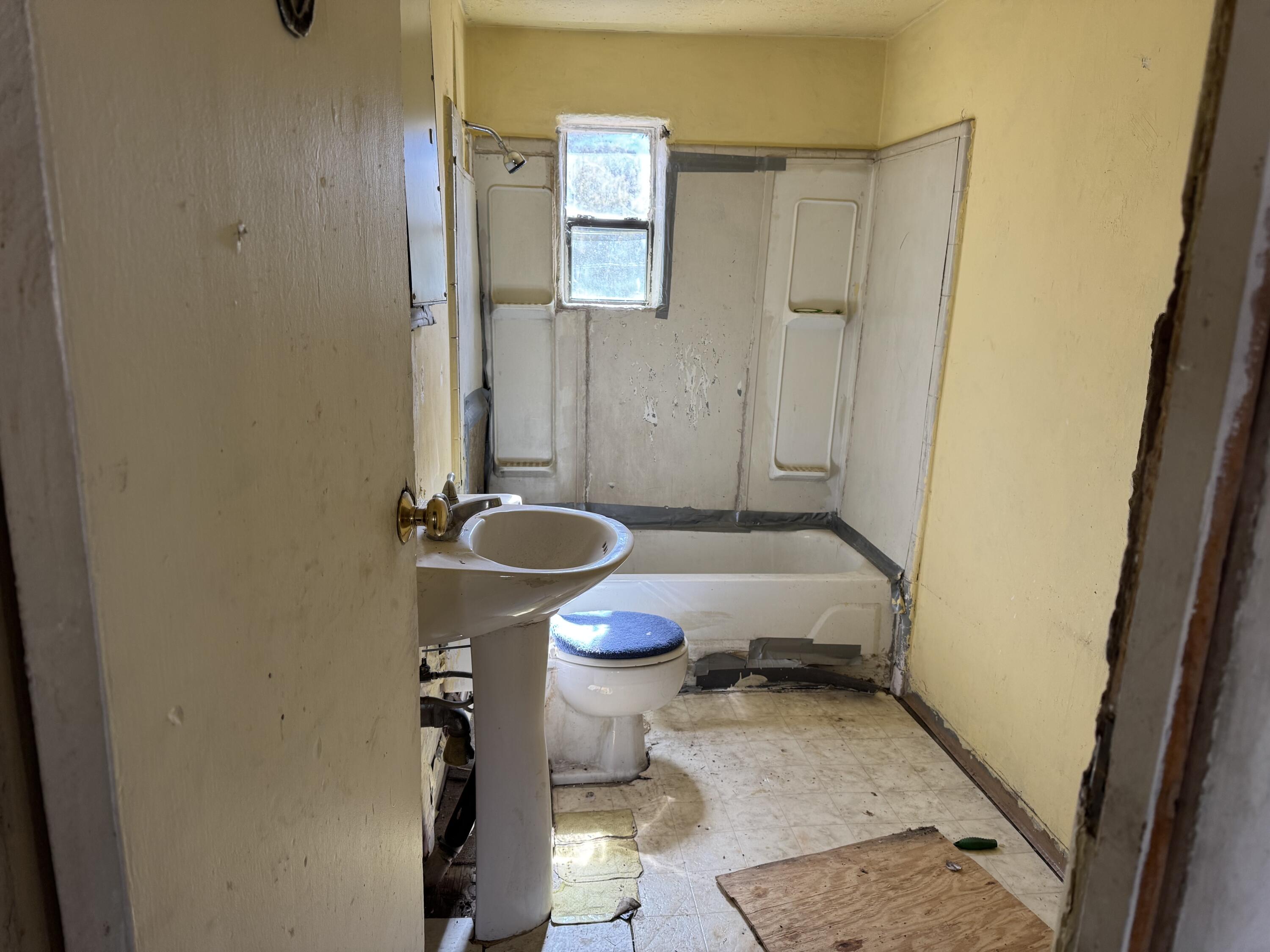 11 ALEJANDRO Road NE