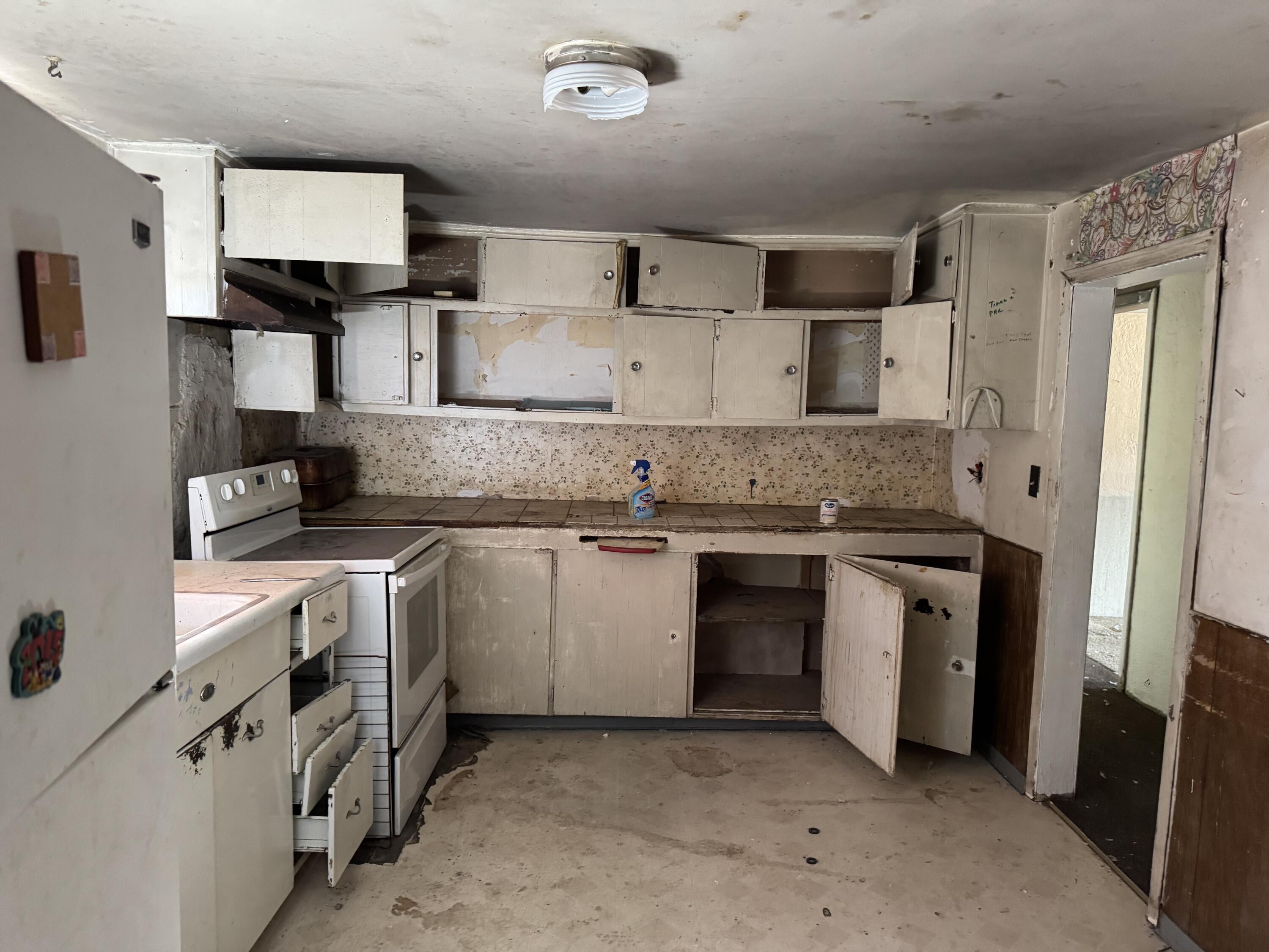 11 ALEJANDRO Road NE