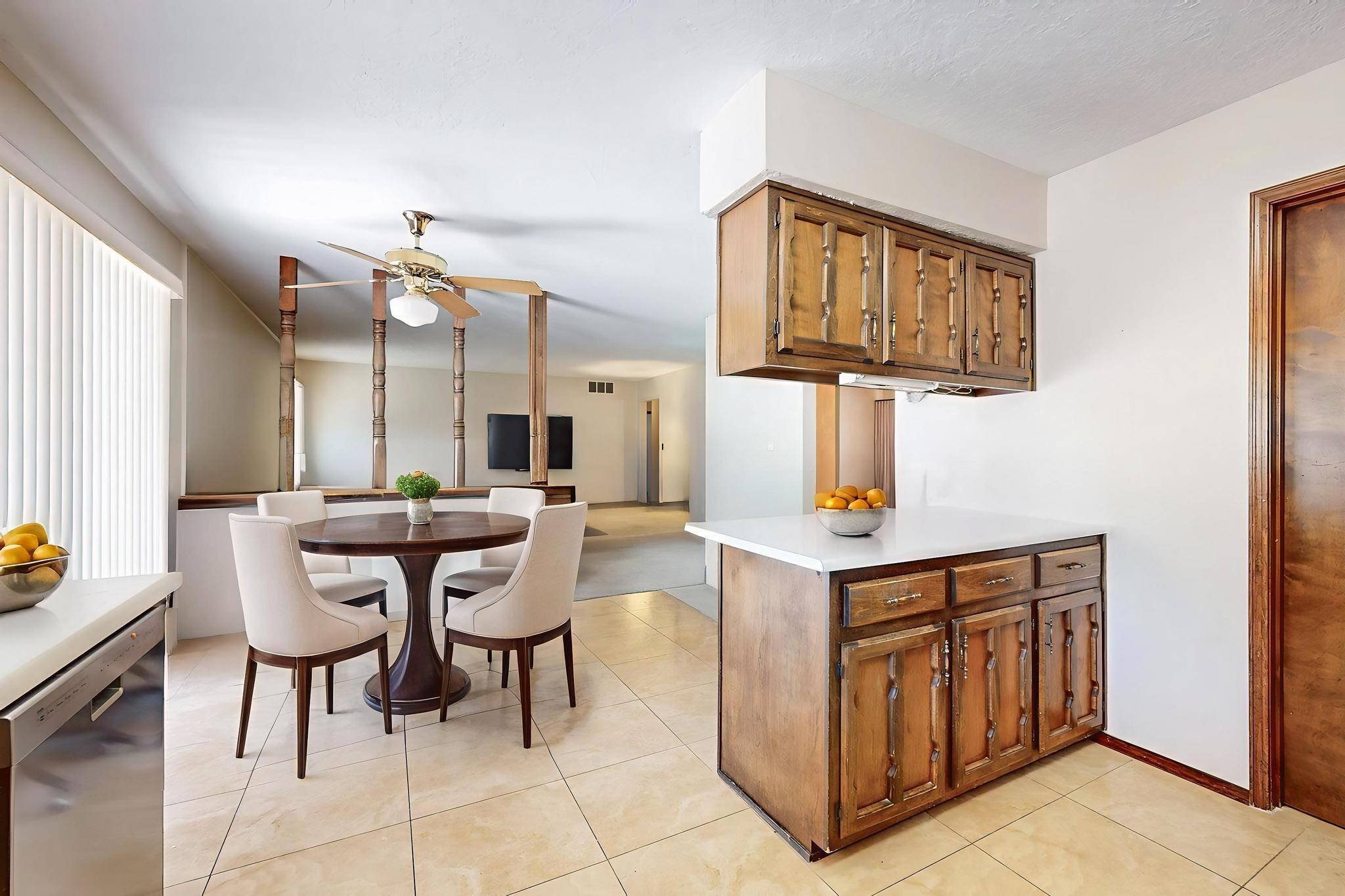9612 AVENIDA DE LA LUNA NE