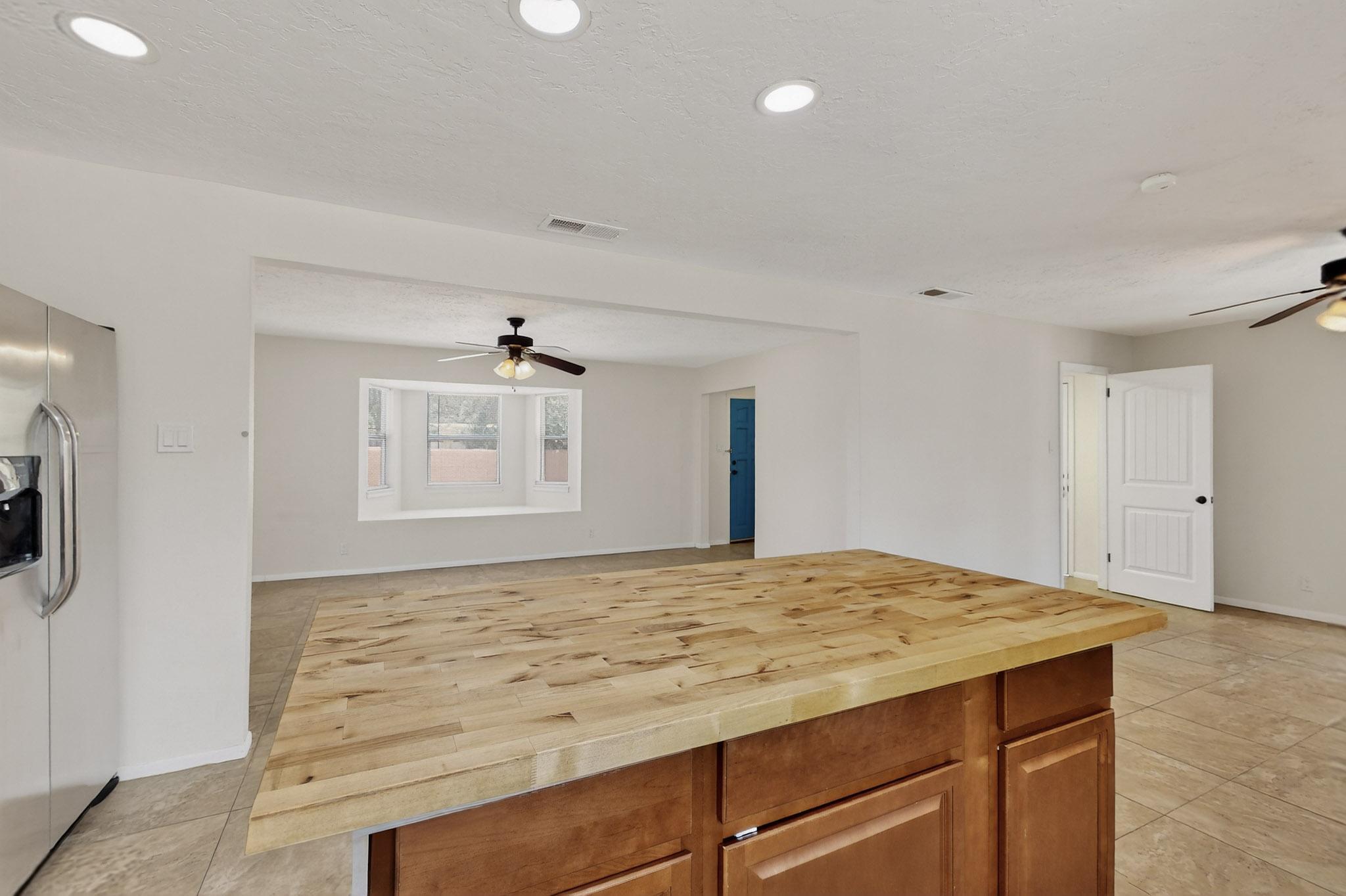 5644 DRAKE Avenue NW