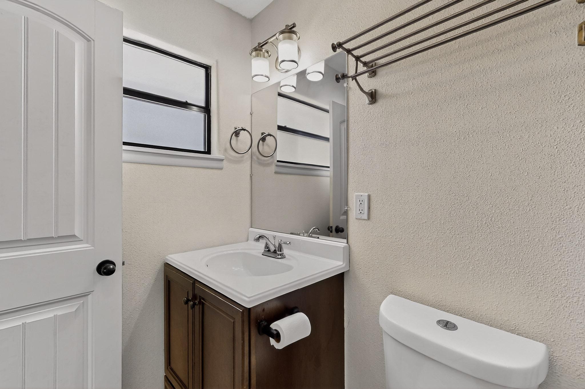 5644 DRAKE Avenue NW