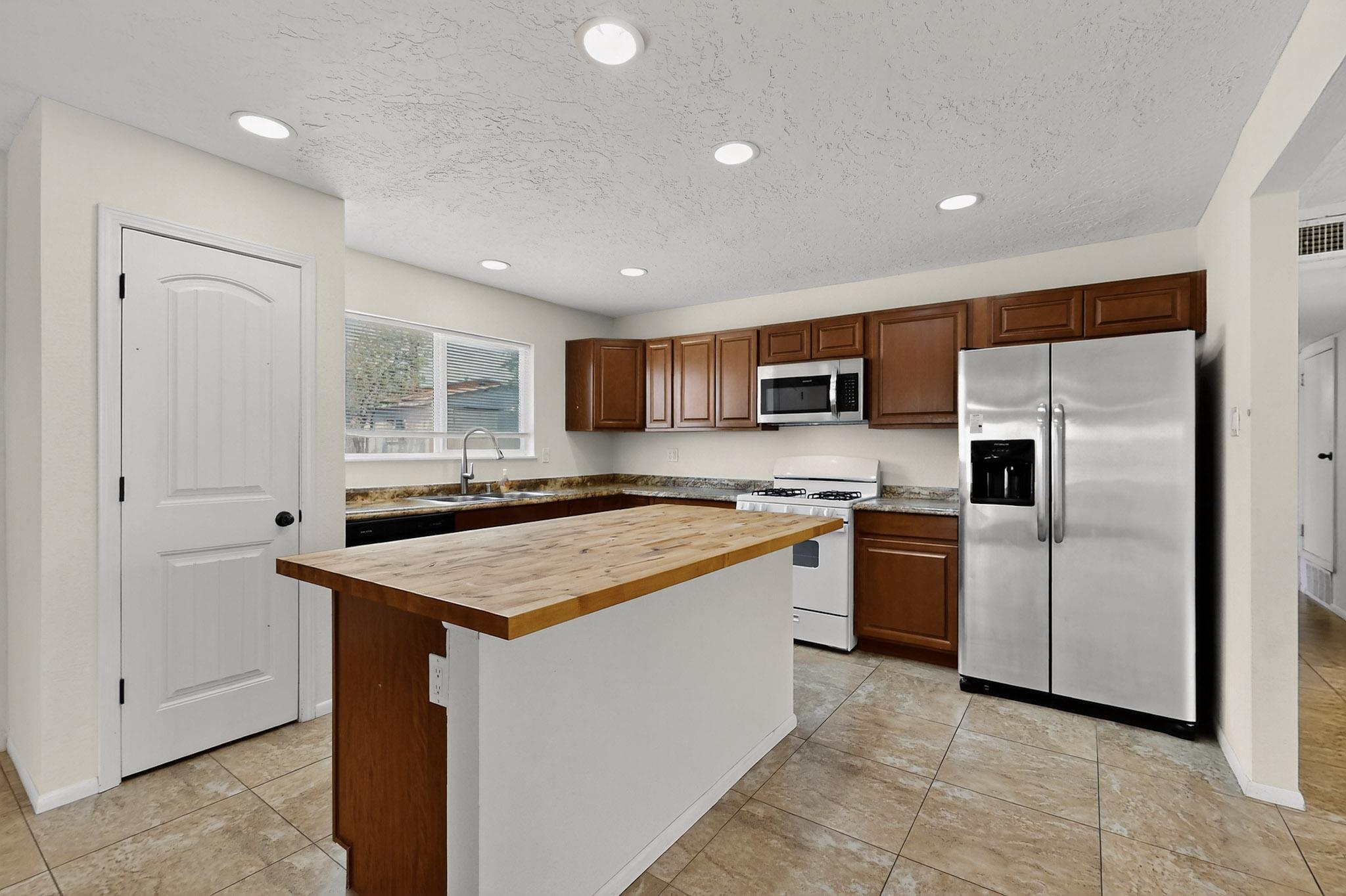 5644 DRAKE Avenue NW