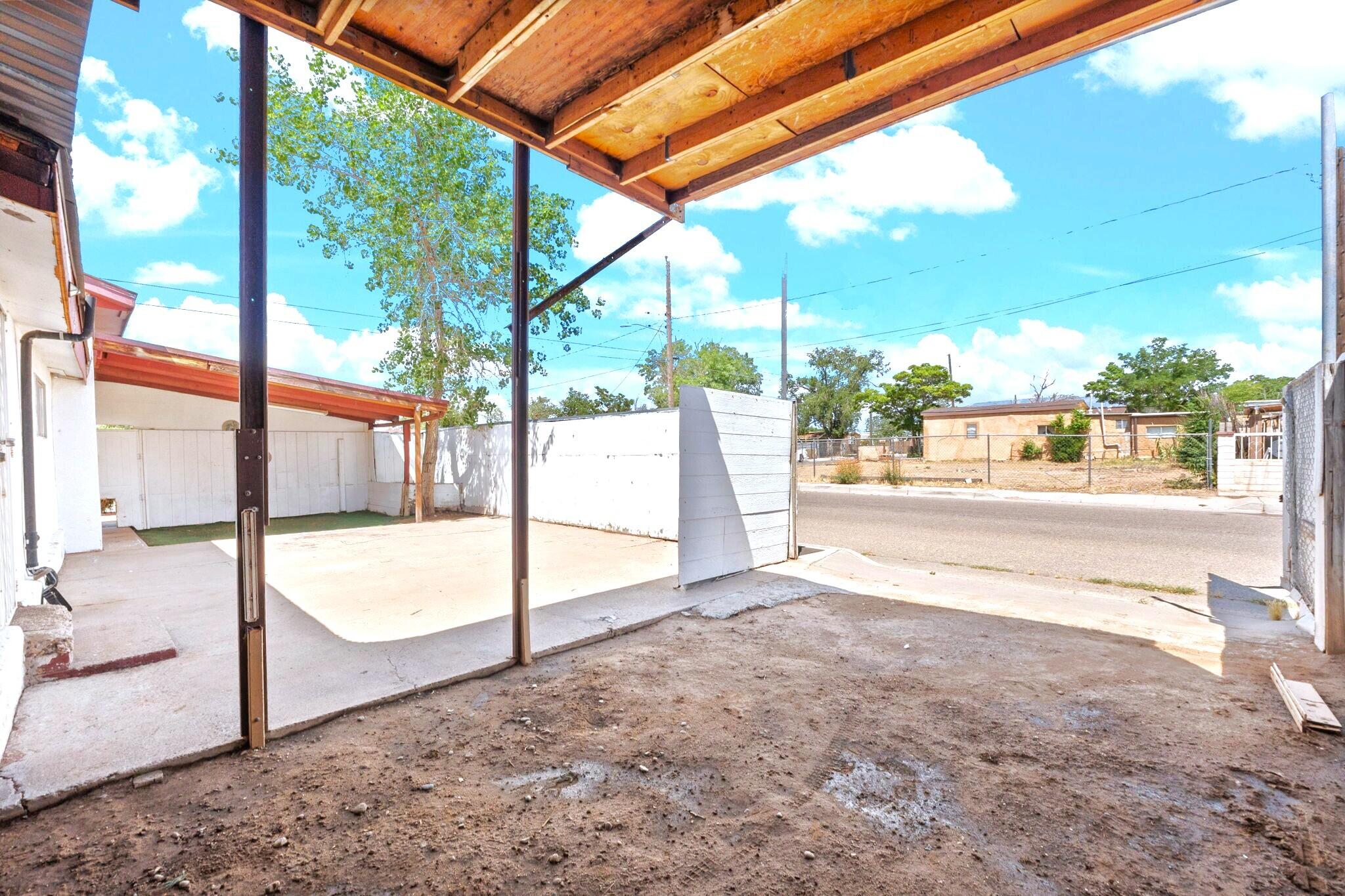 108 PHOENIX Avenue NW