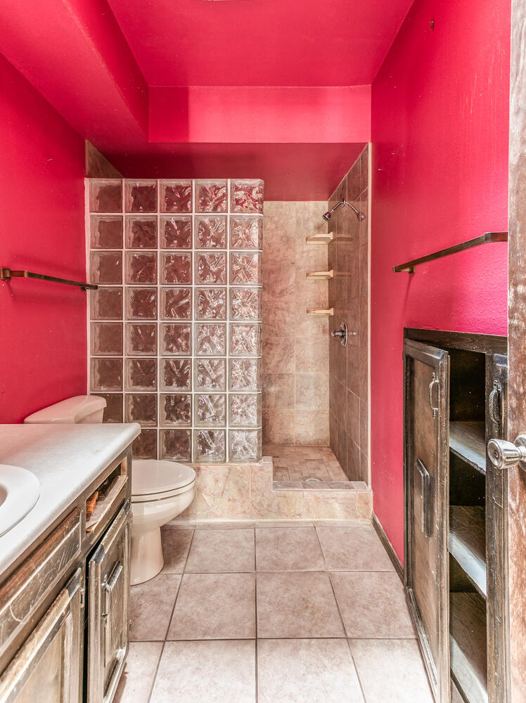 24 Lakeshore Drive NE