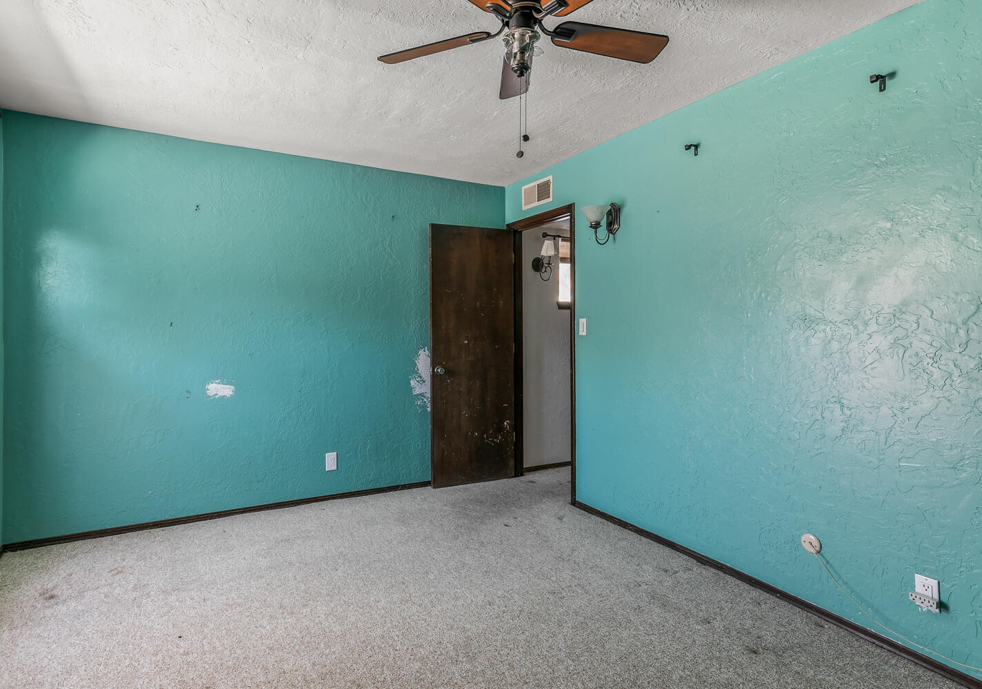 24 Lakeshore Drive NE