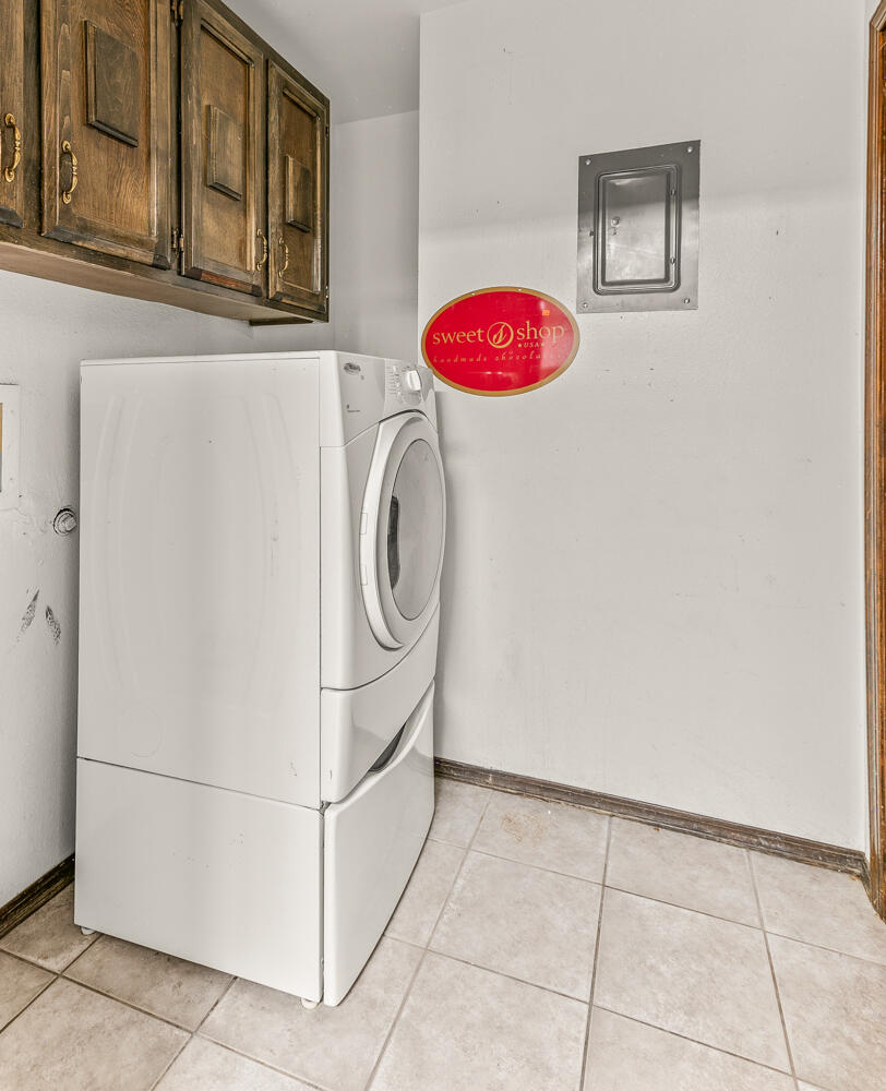 24 Lakeshore Drive NE