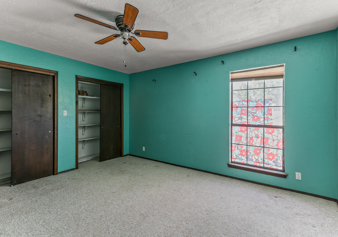 24 Lakeshore Drive NE