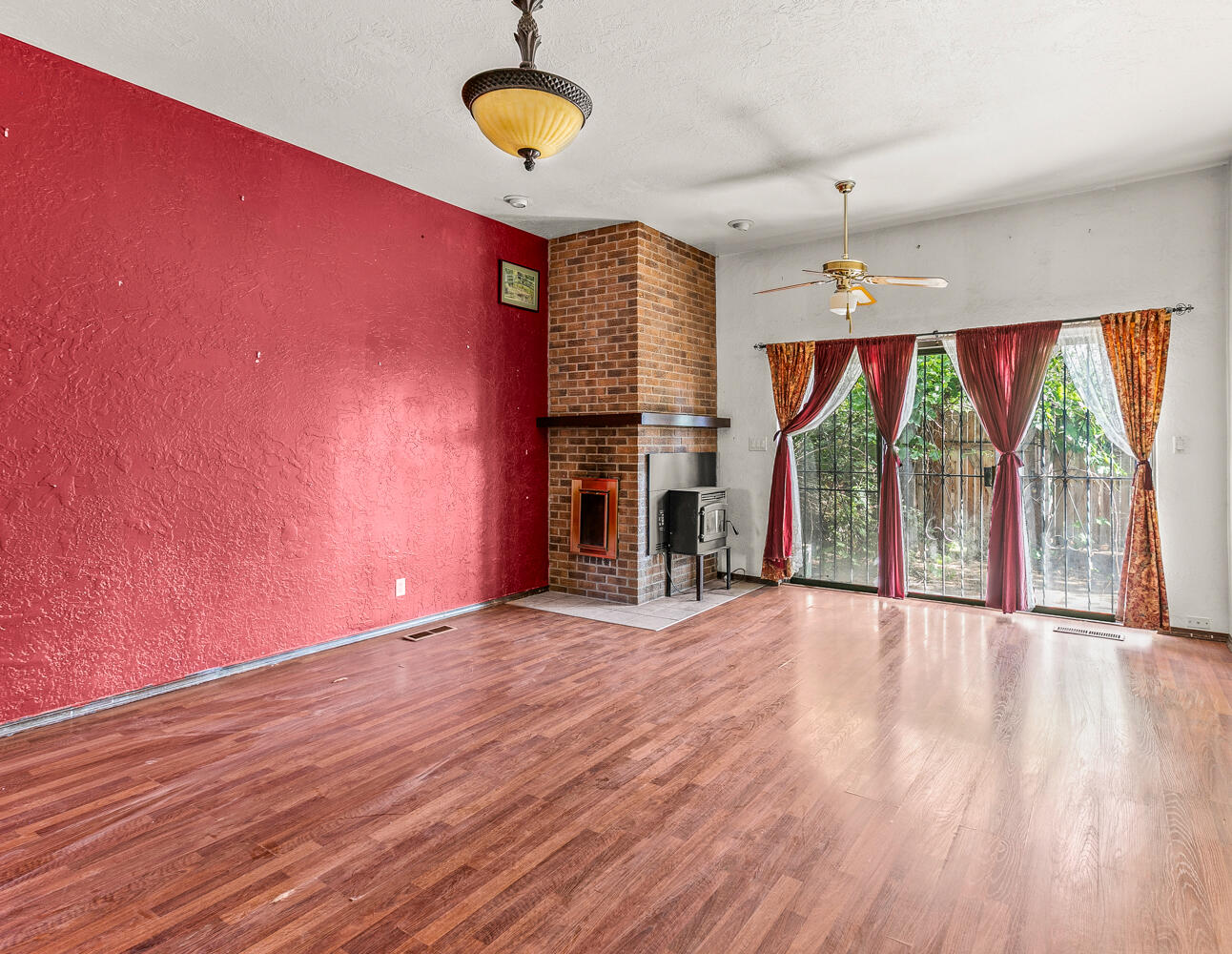 24 Lakeshore Drive NE