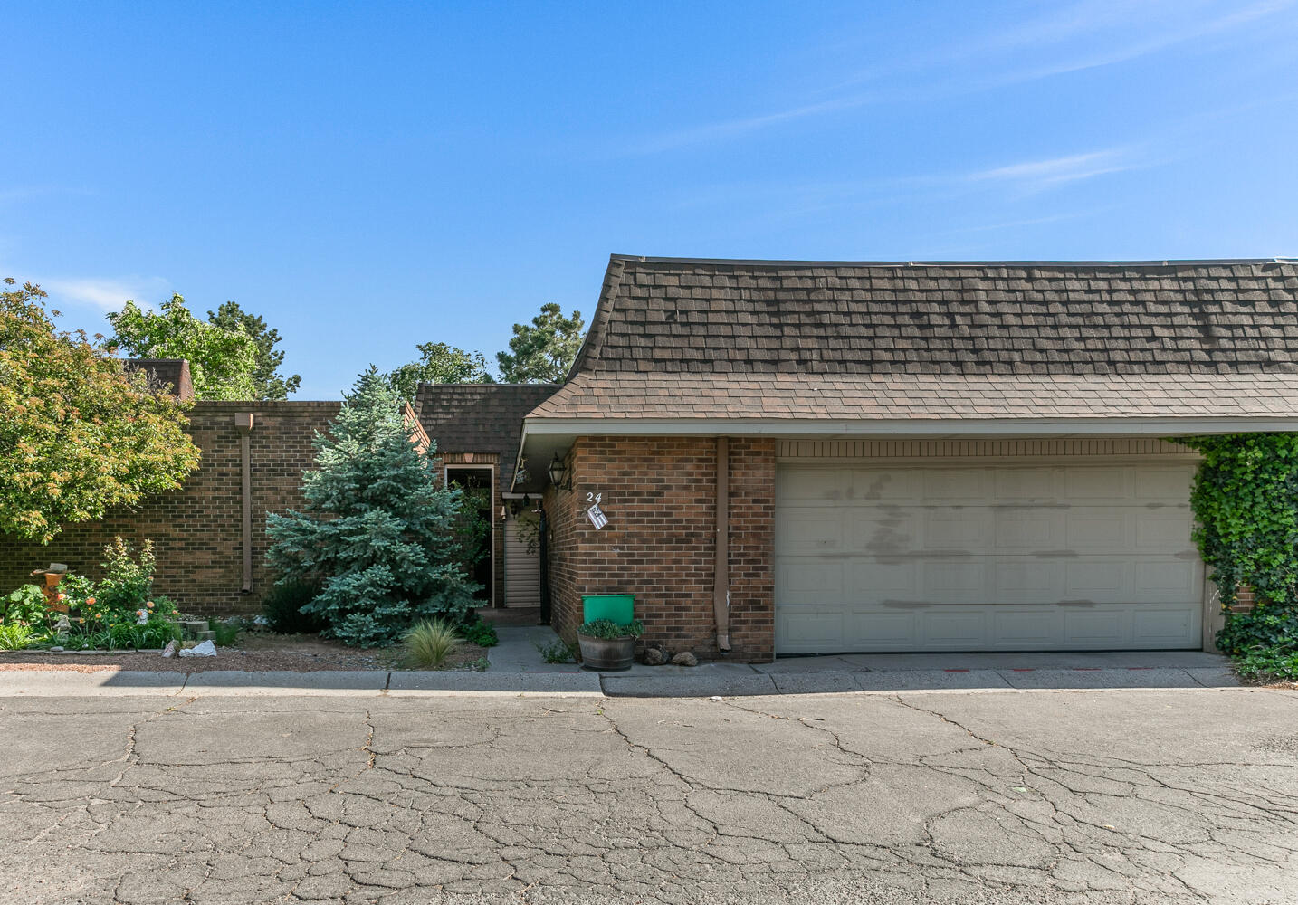 24 Lakeshore Drive NE