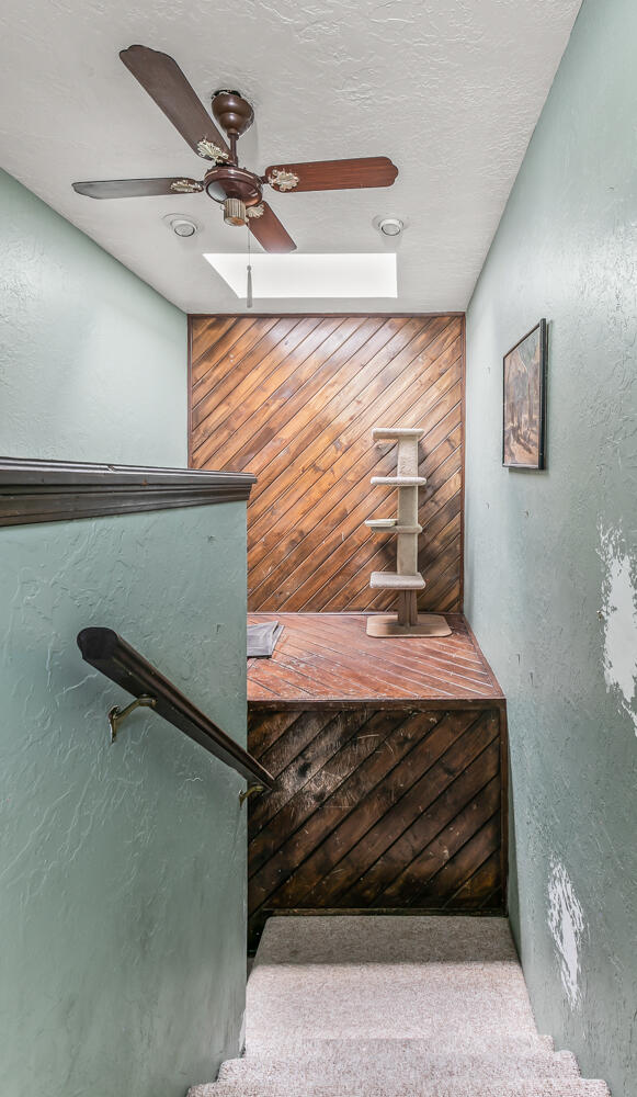 24 Lakeshore Drive NE