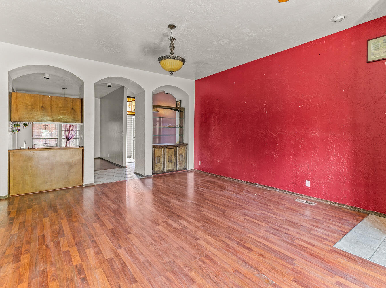 24 Lakeshore Drive NE