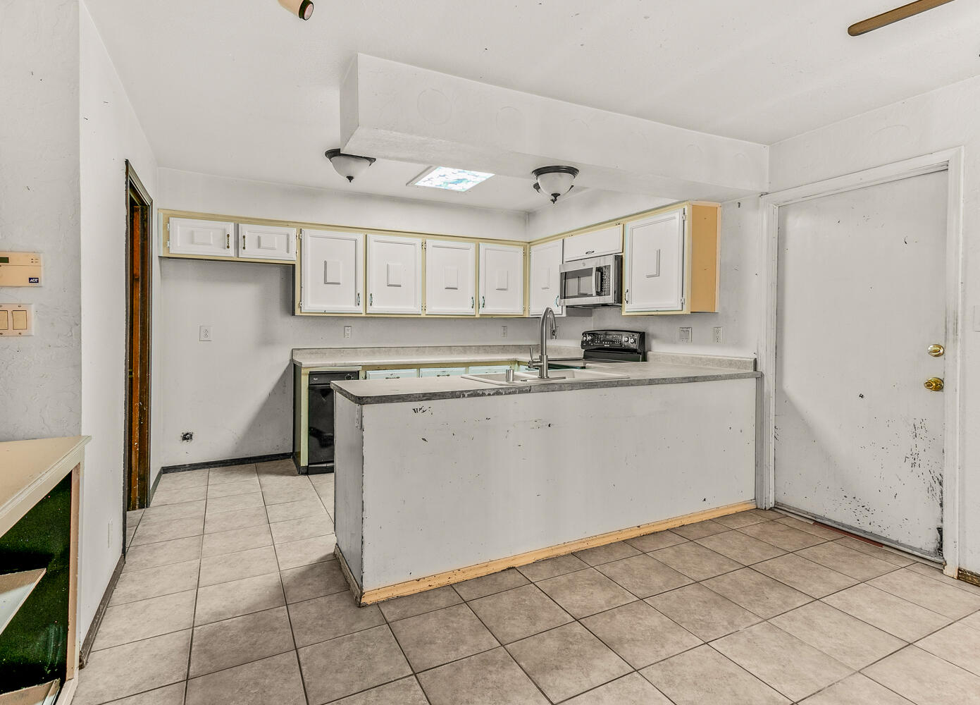 24 Lakeshore Drive NE