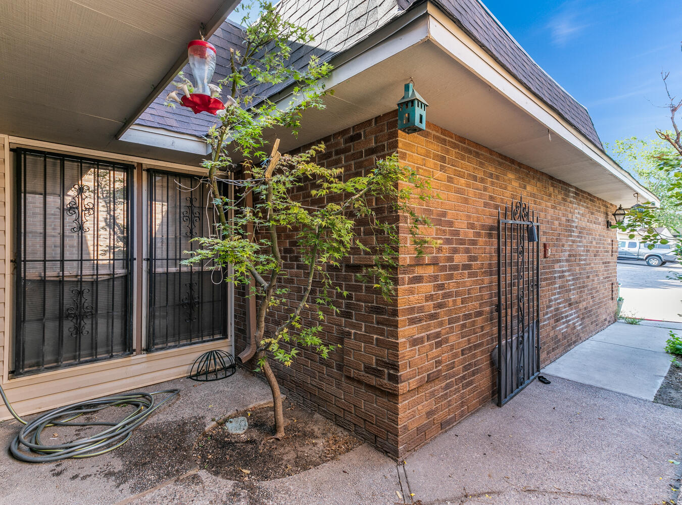 24 Lakeshore Drive NE