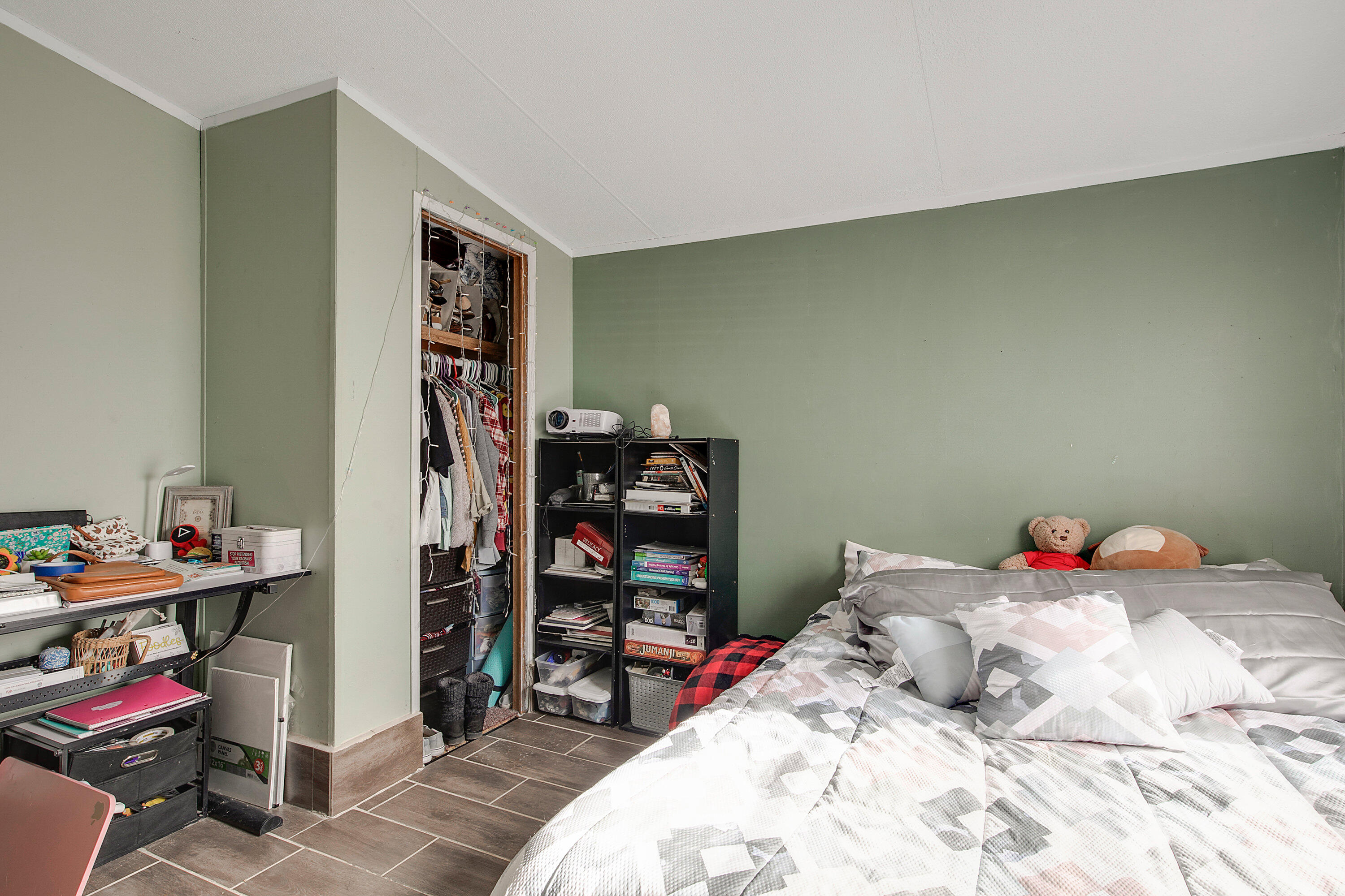 2 STOREY Avenue