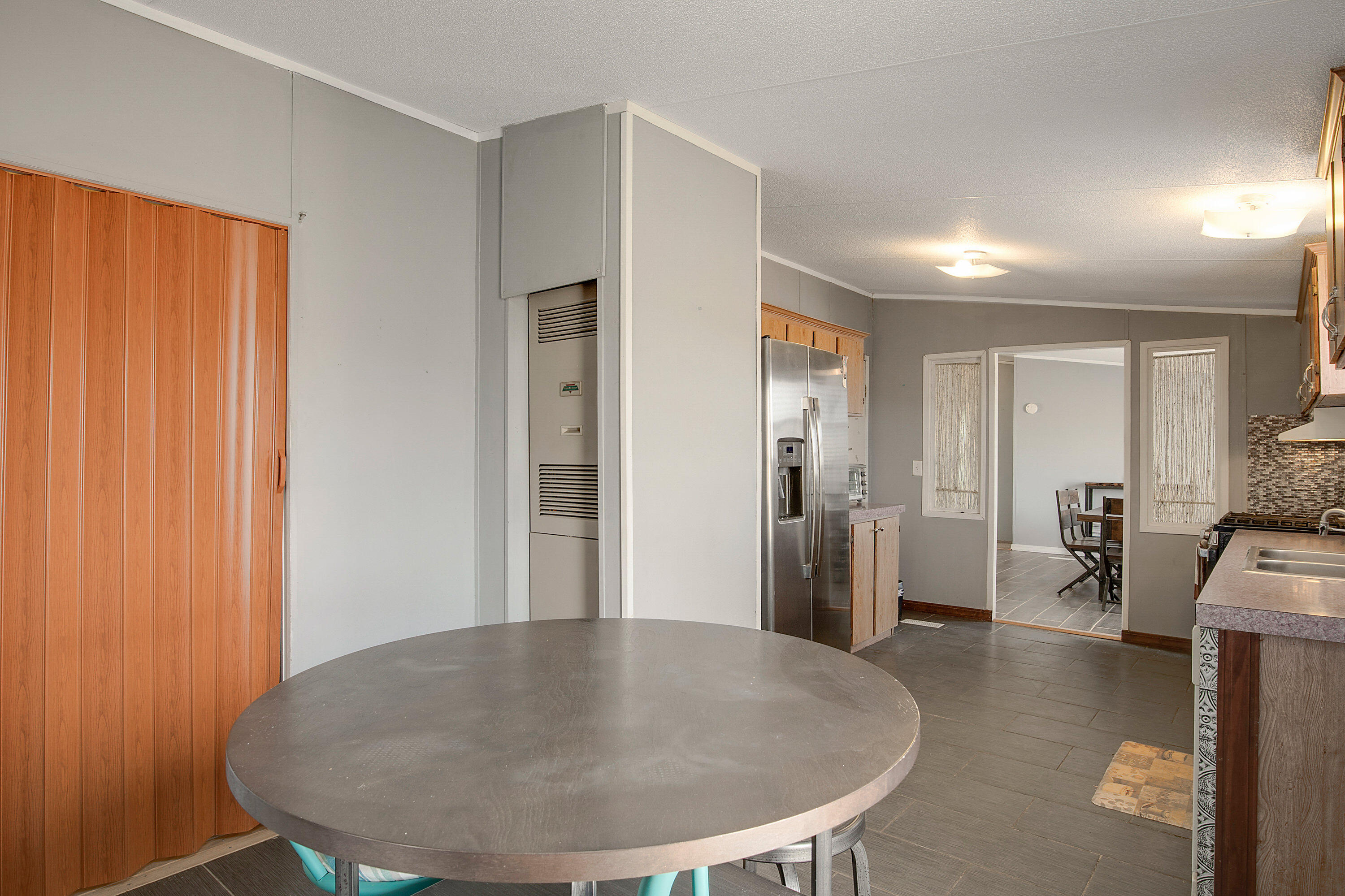 2 STOREY Avenue