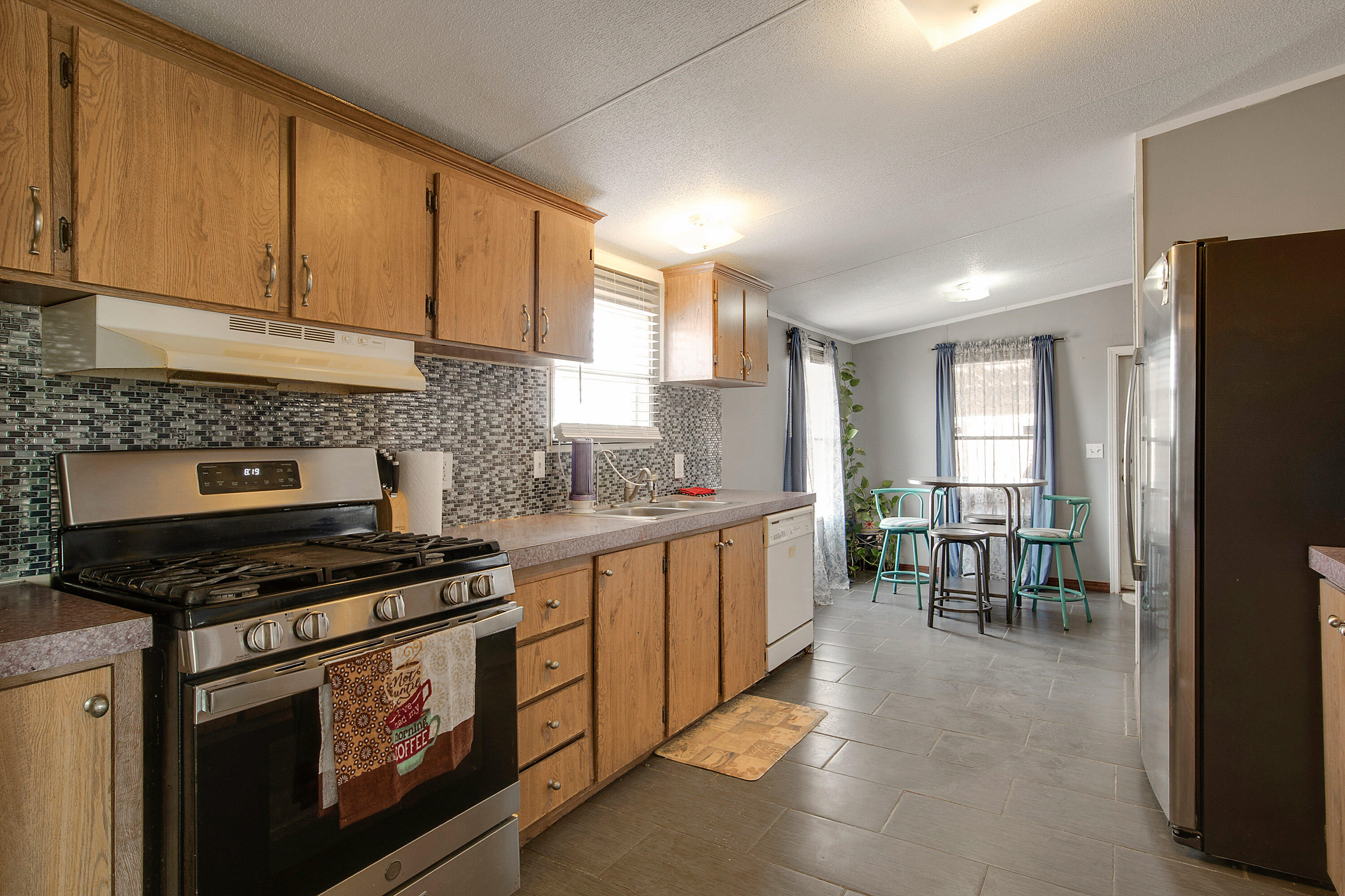 2 STOREY Avenue