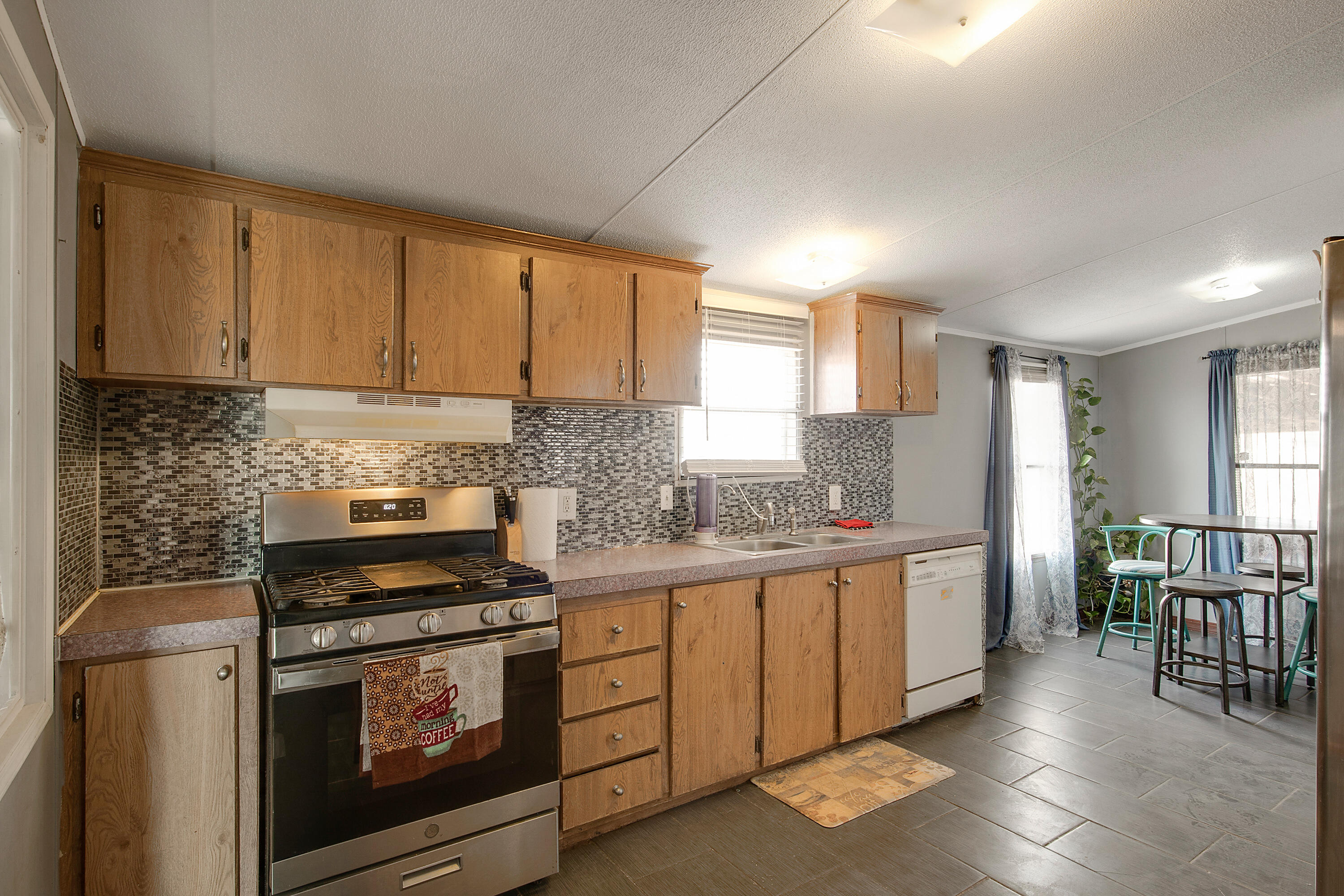 2 STOREY Avenue