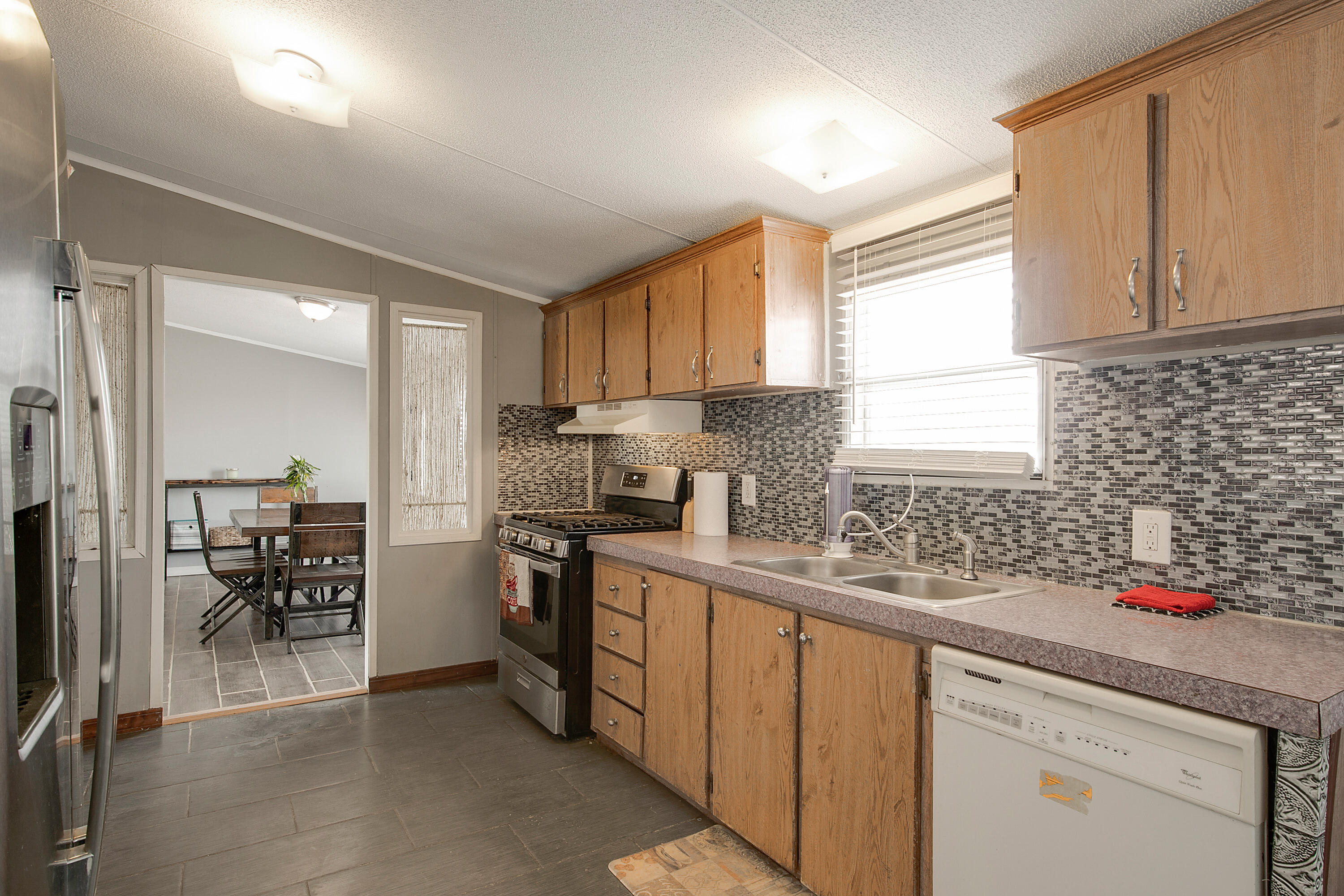 2 STOREY Avenue