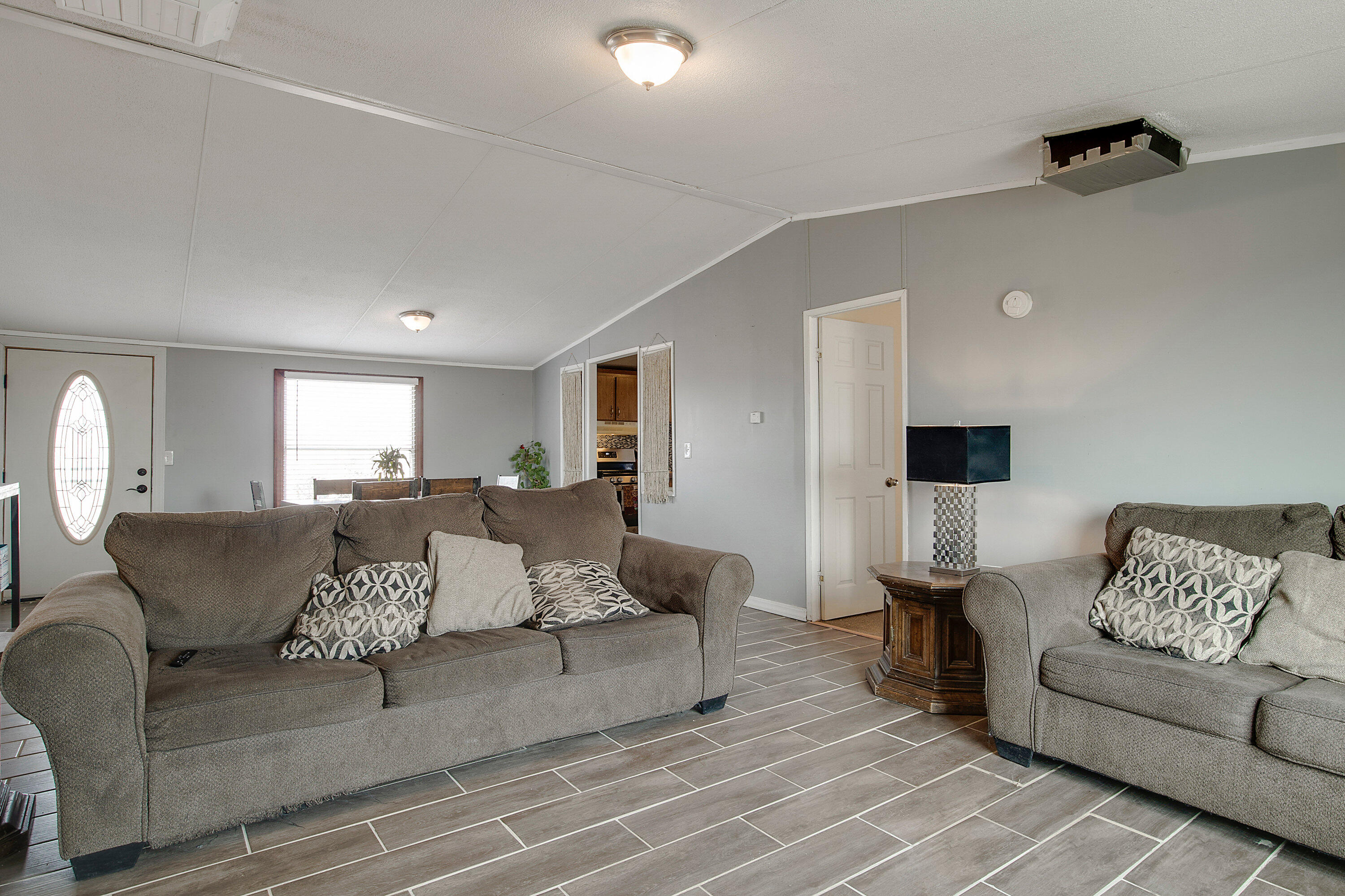 2 STOREY Avenue