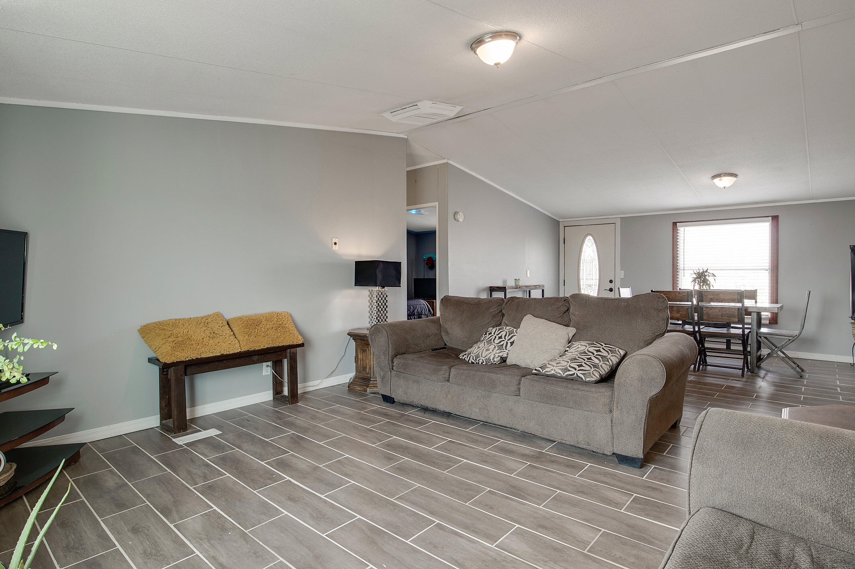 2 STOREY Avenue