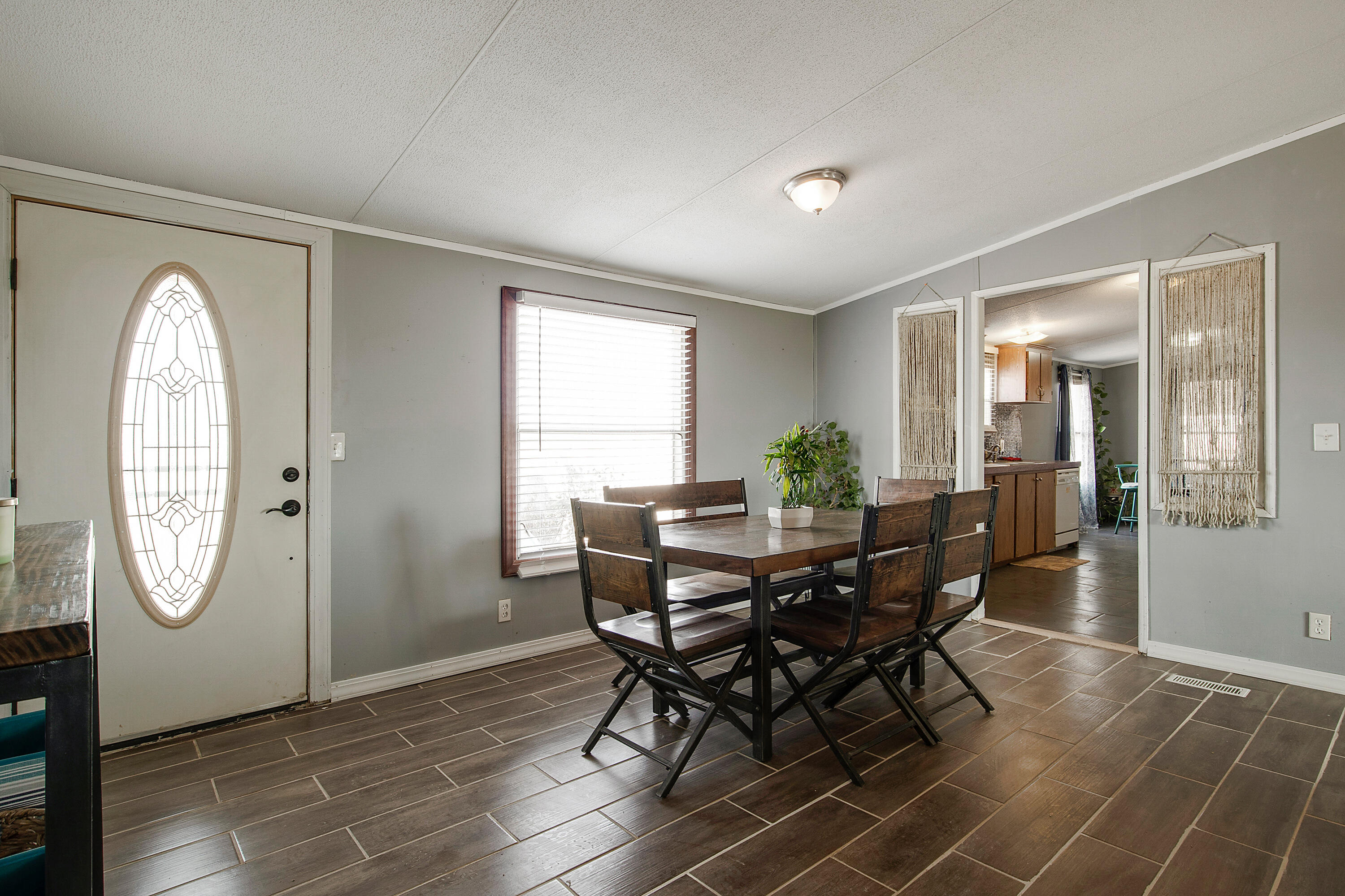 2 STOREY Avenue