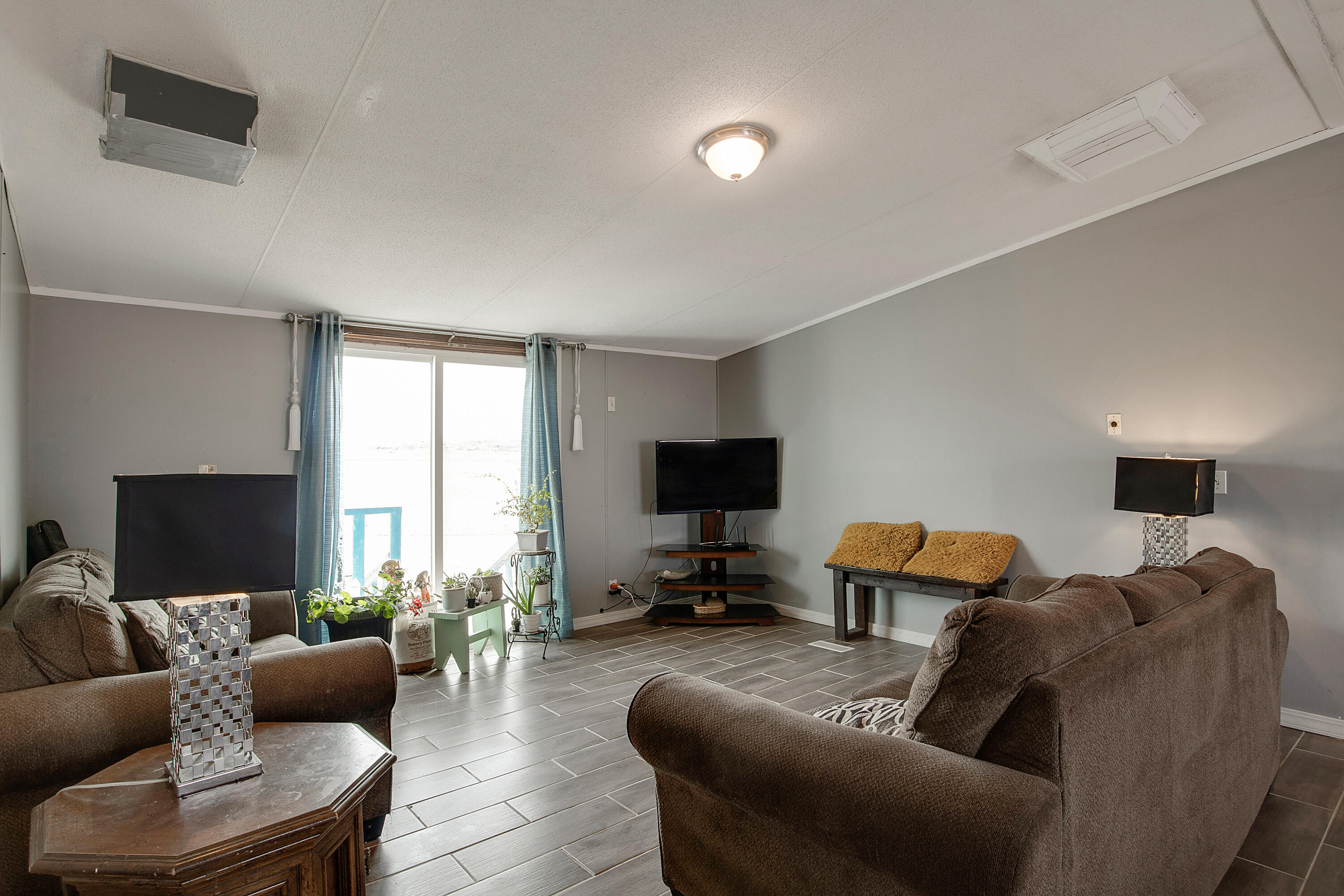 2 STOREY Avenue