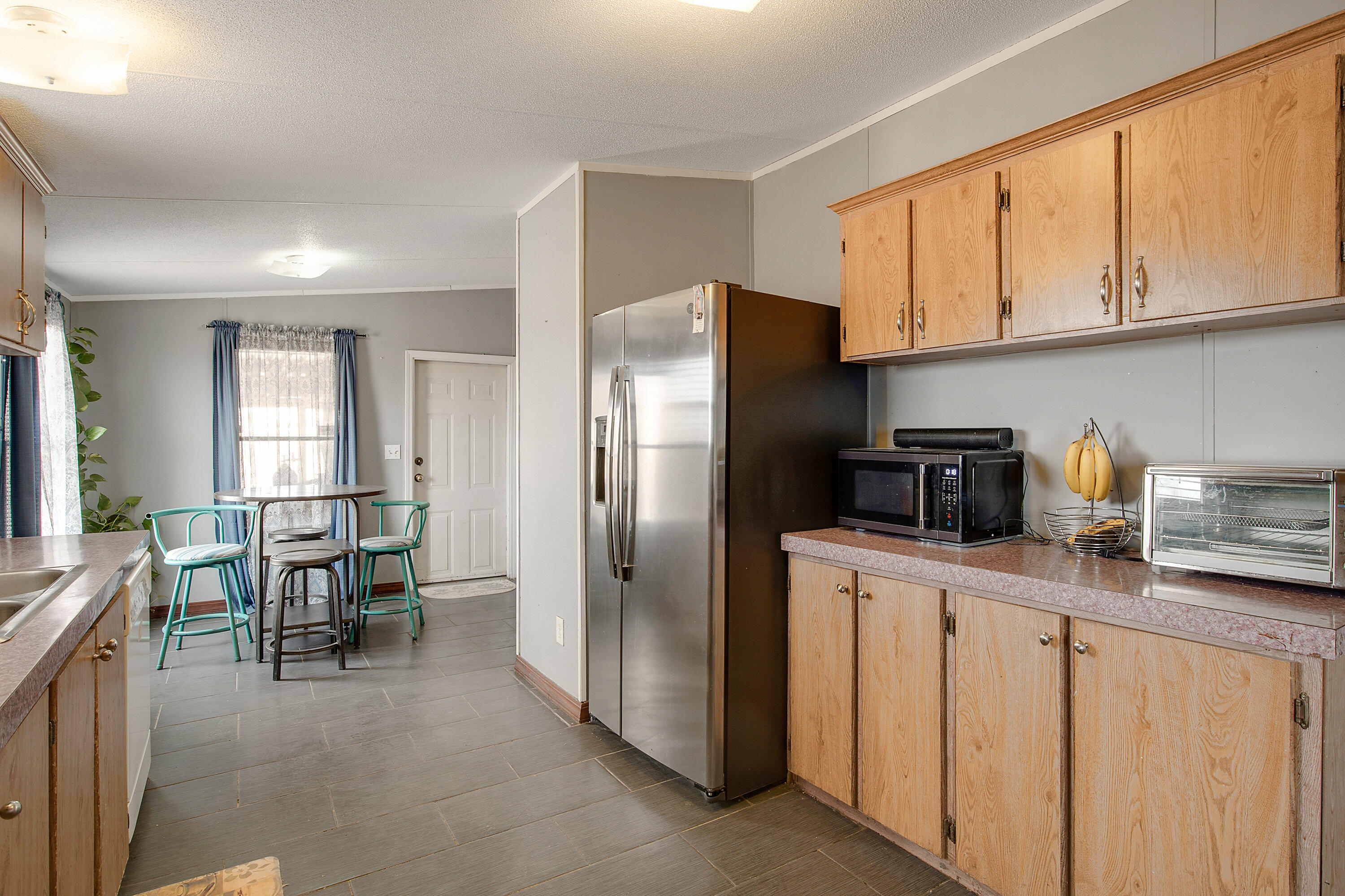 2 STOREY Avenue