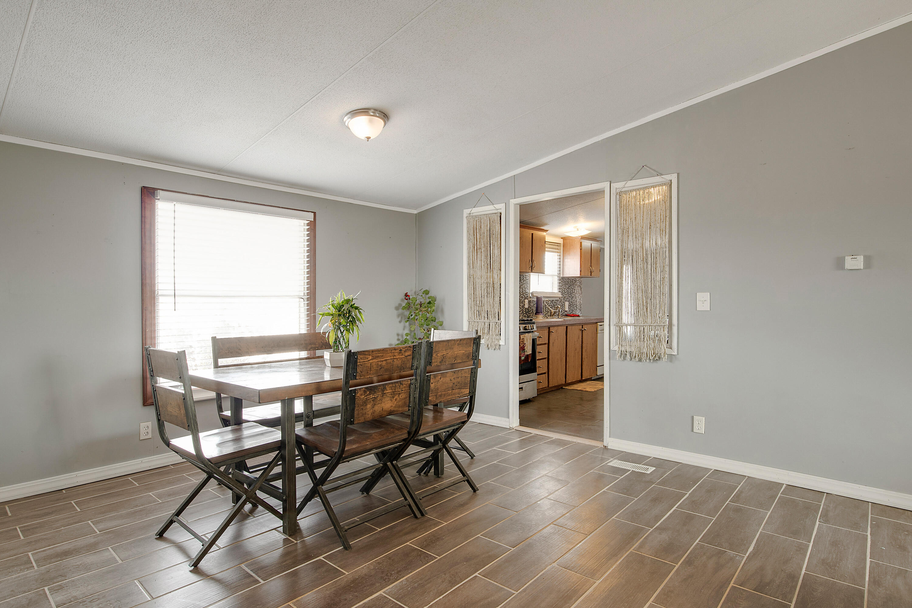 2 STOREY Avenue