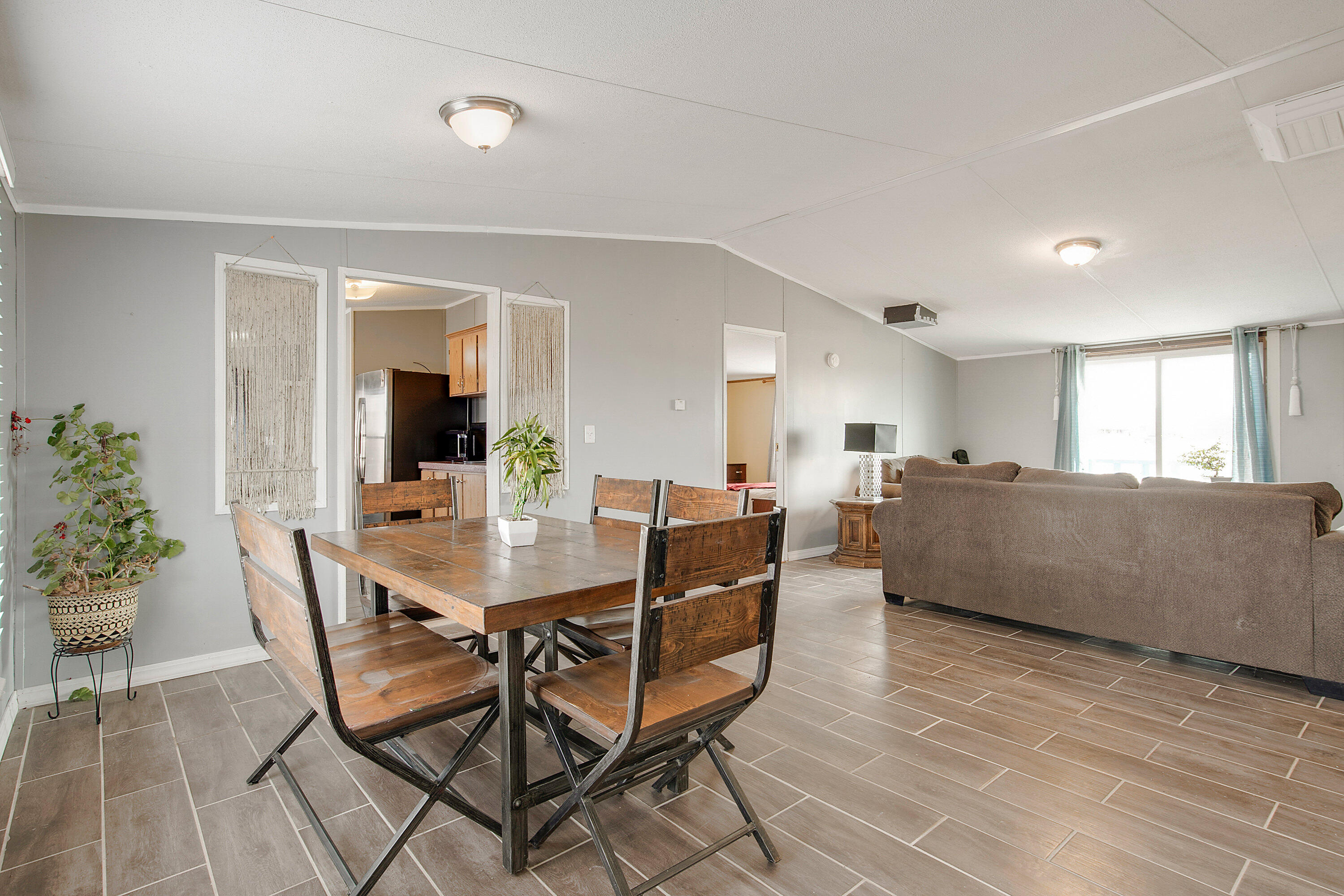 2 STOREY Avenue