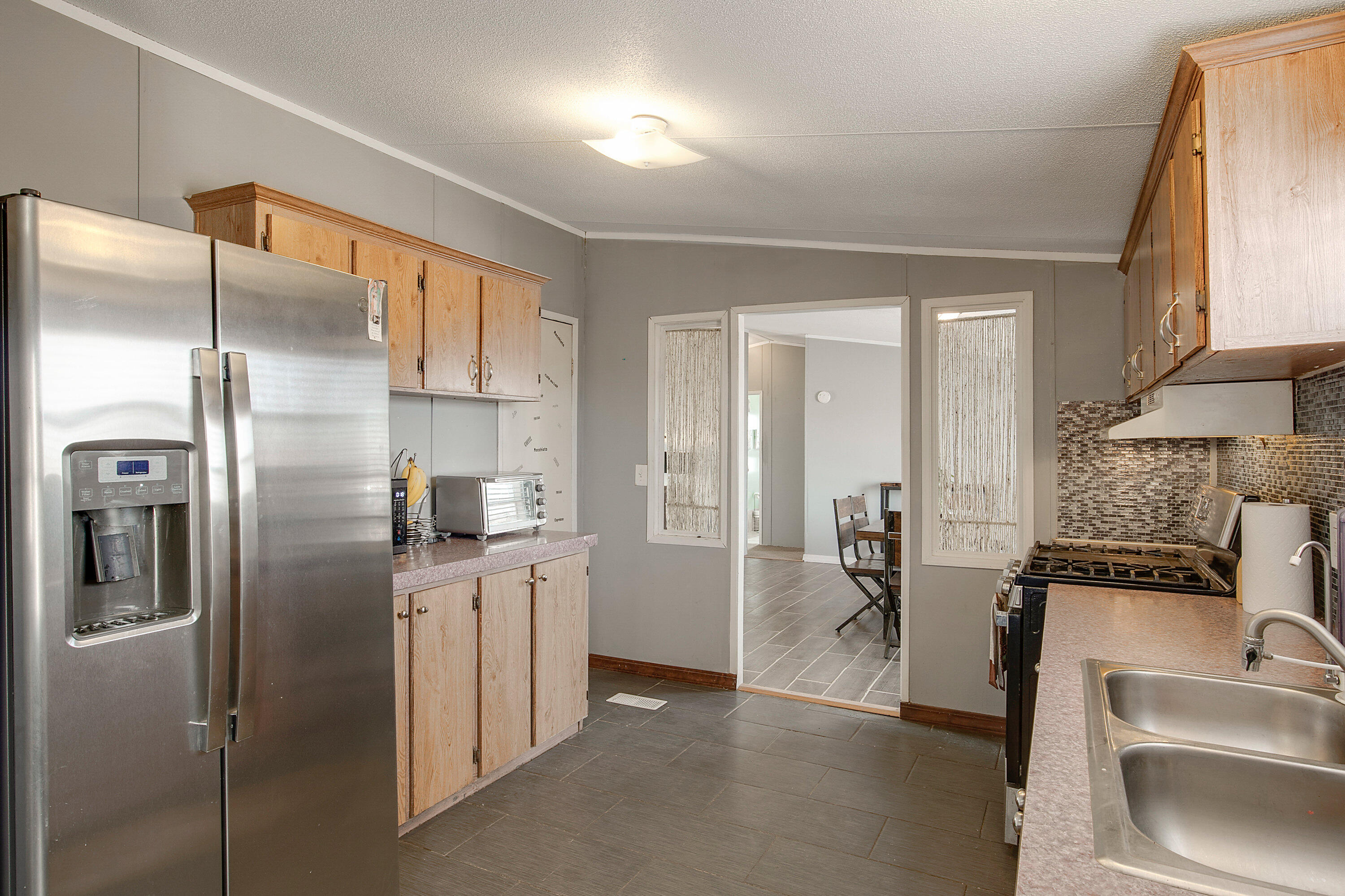 2 STOREY Avenue