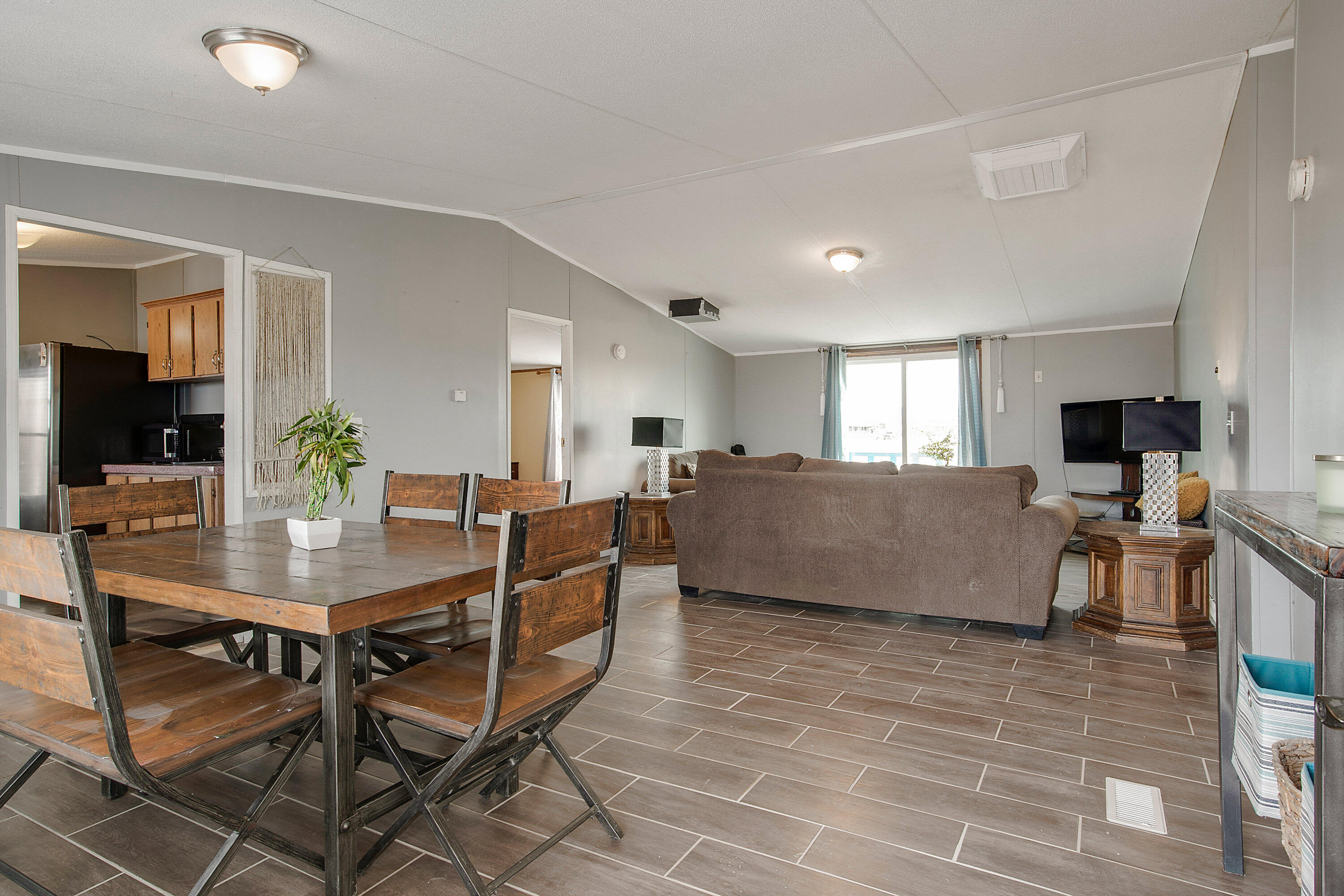 2 STOREY Avenue