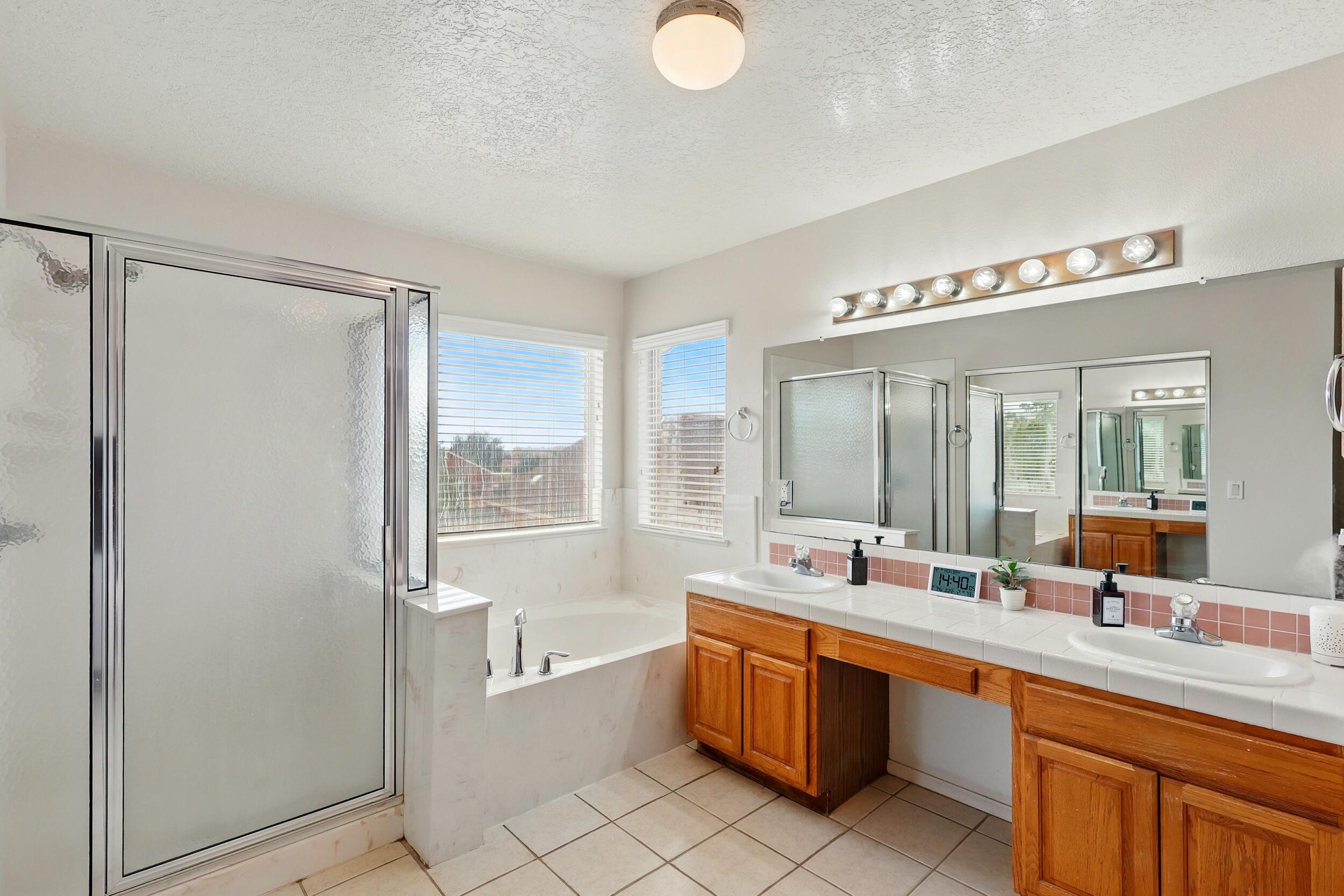 1401 CERRO CRESTADO Drive NW