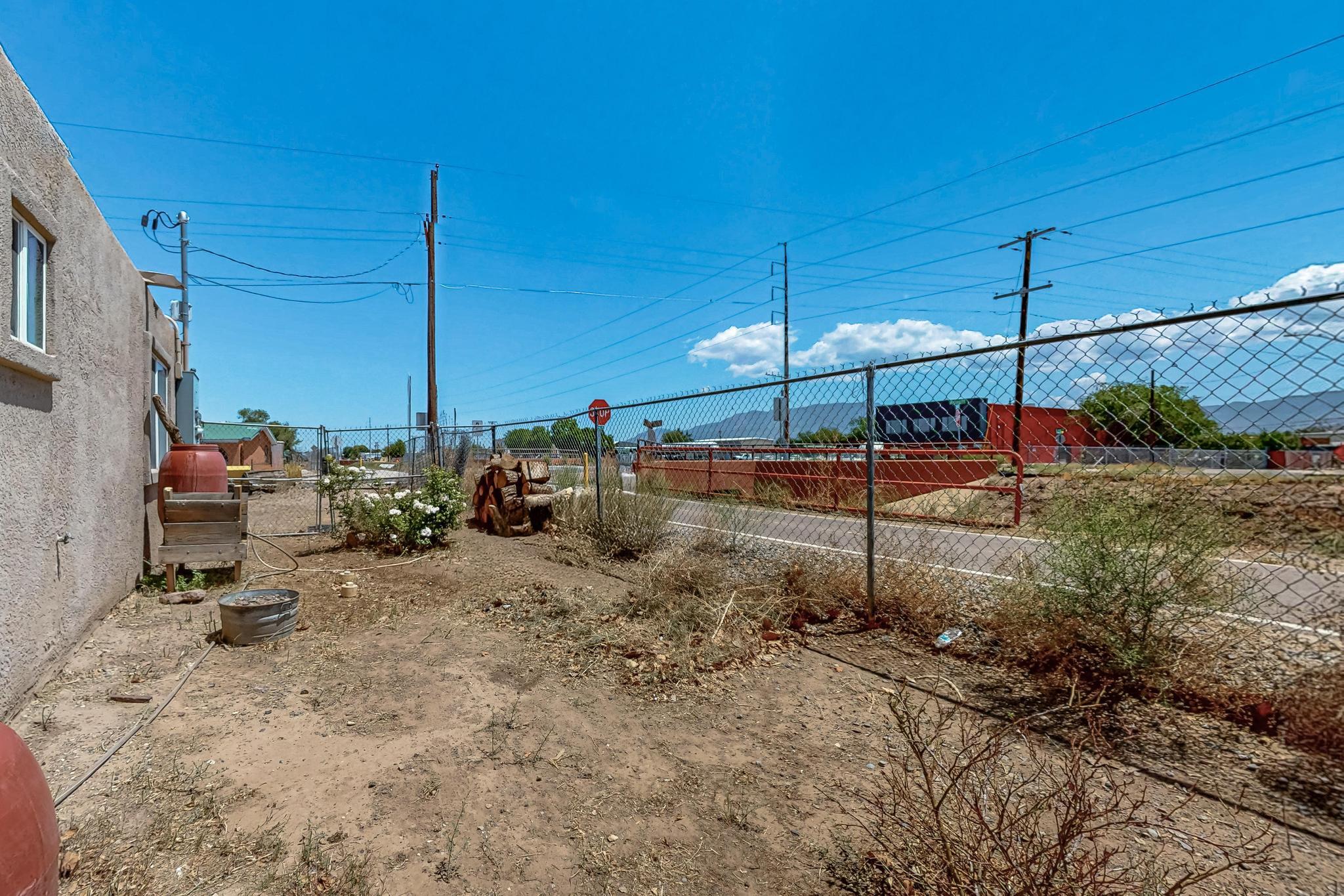 202 AZTEC Road NW