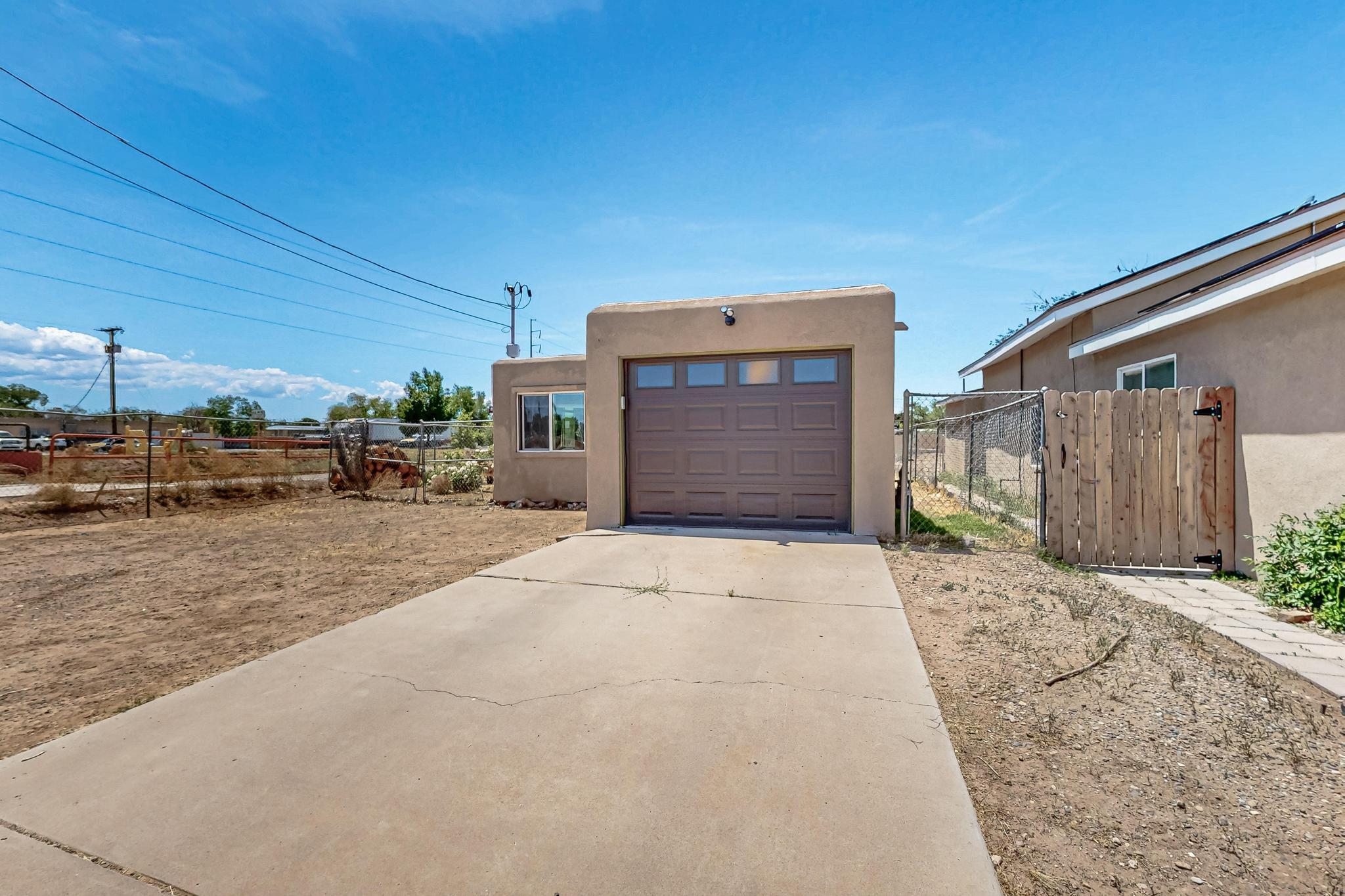 202 AZTEC Road NW