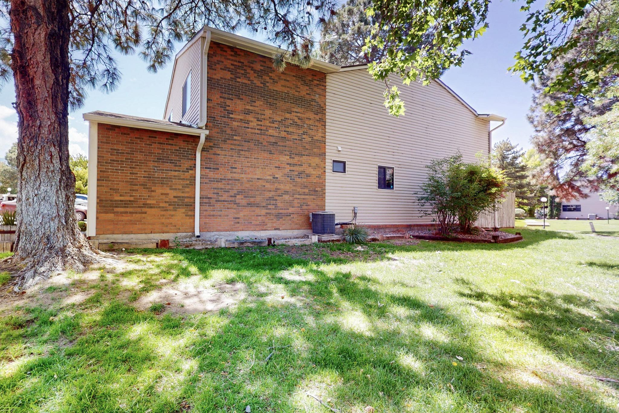 9 WESTLAKE Drive NE