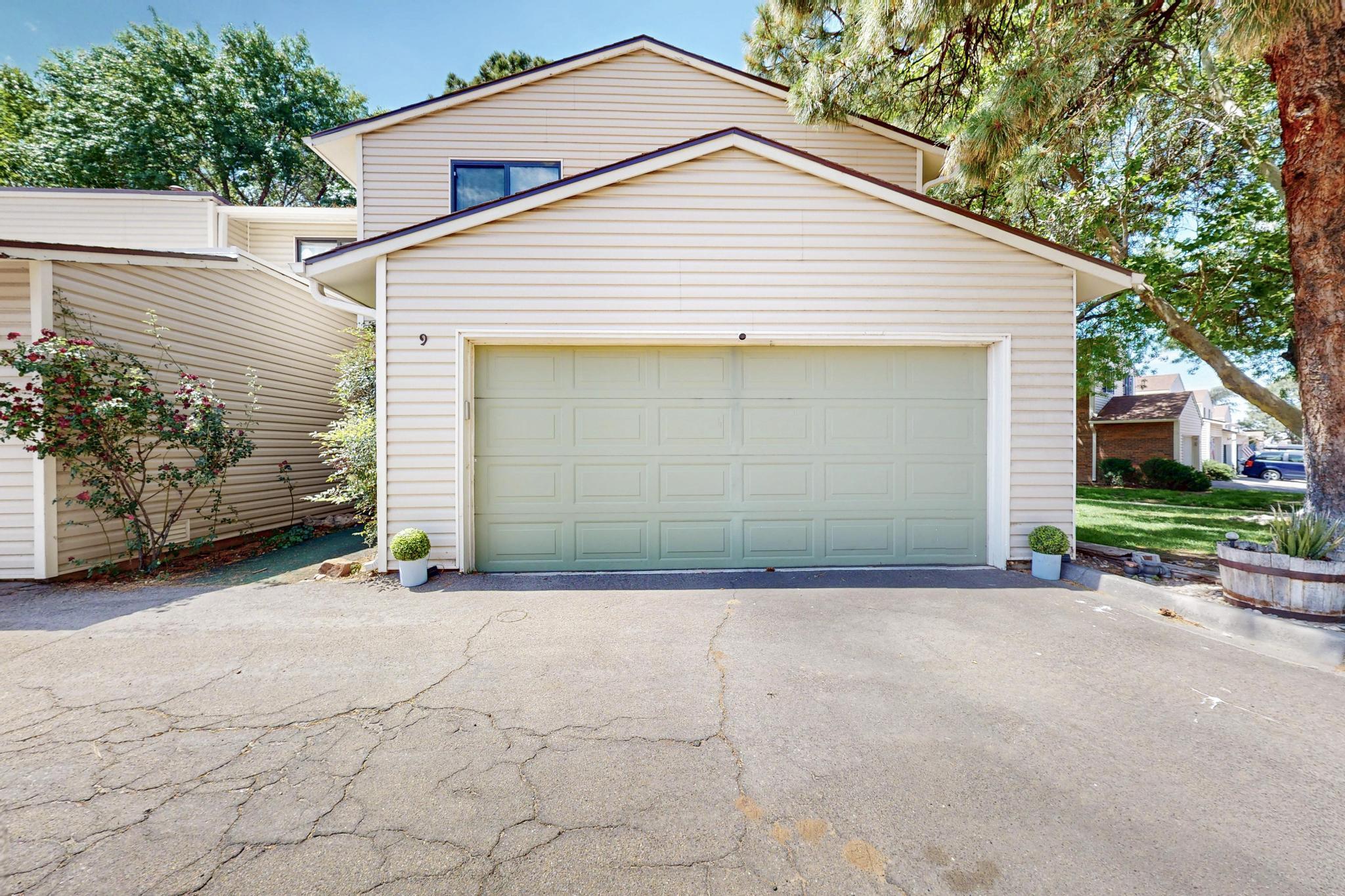9 WESTLAKE Drive NE