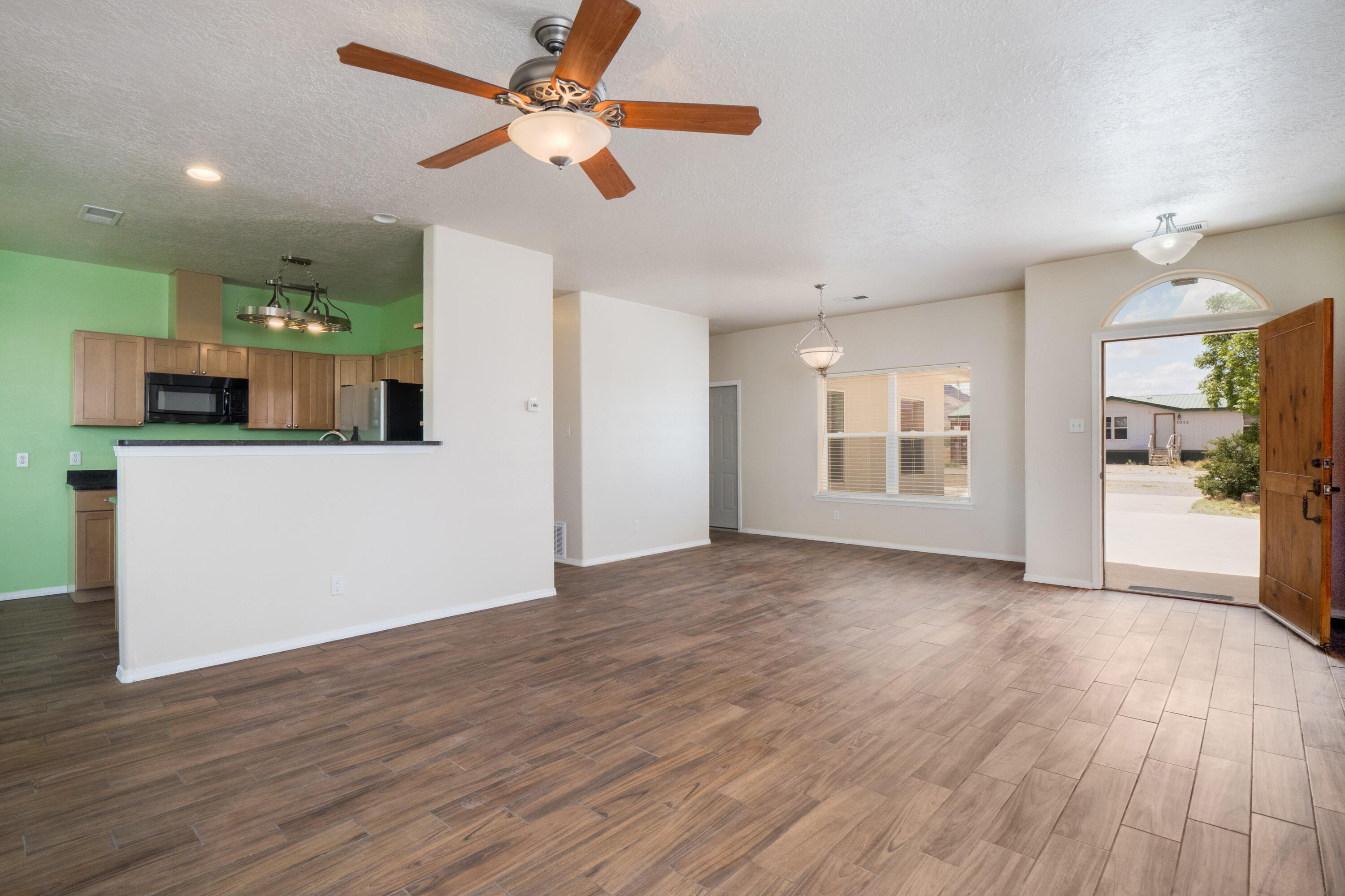 1002 EVERGREEN Drive